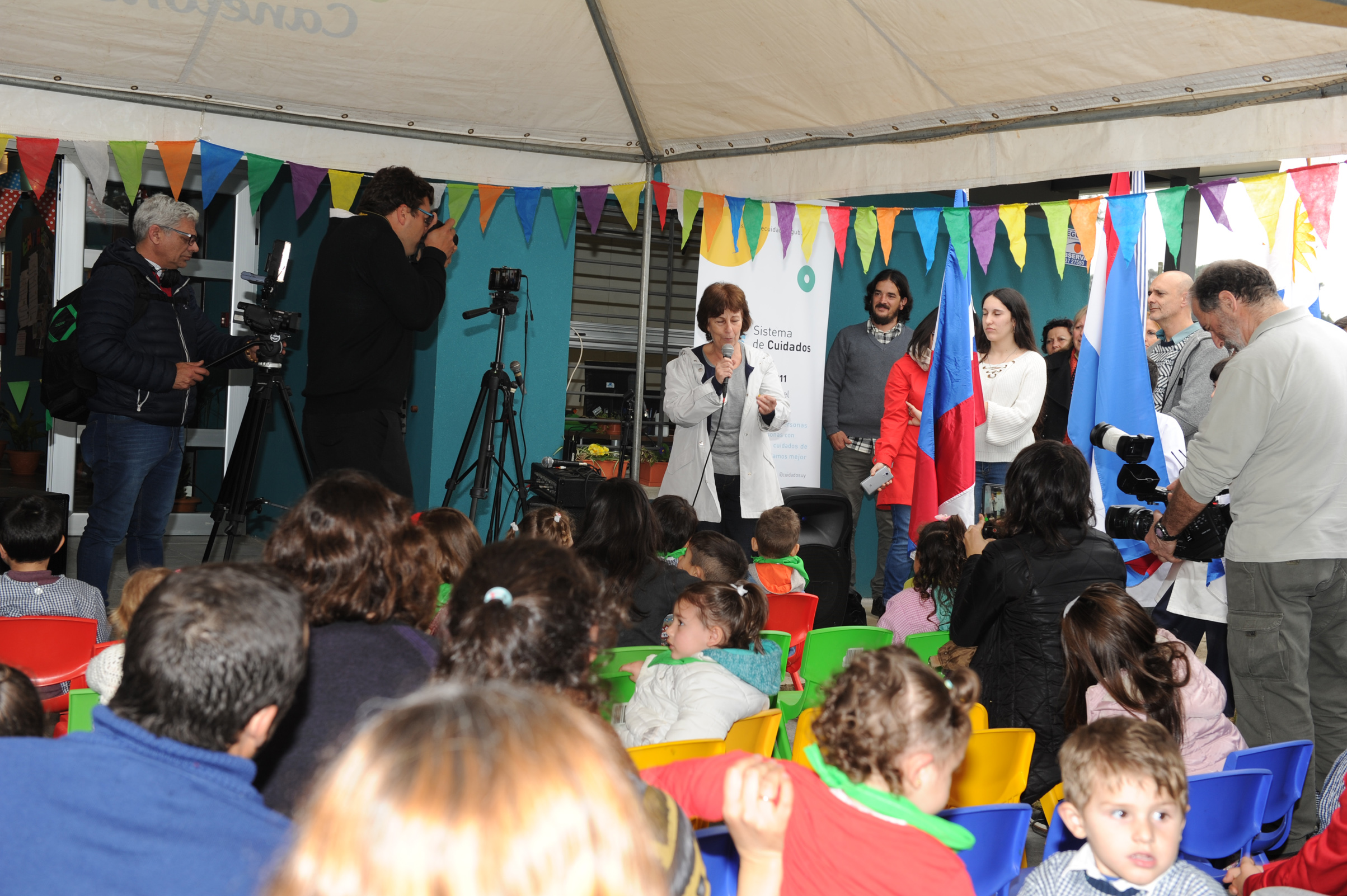 Inauguración de CAIF, un parque con juegos infantiles y una huerta, ubicados en Parque del Plata