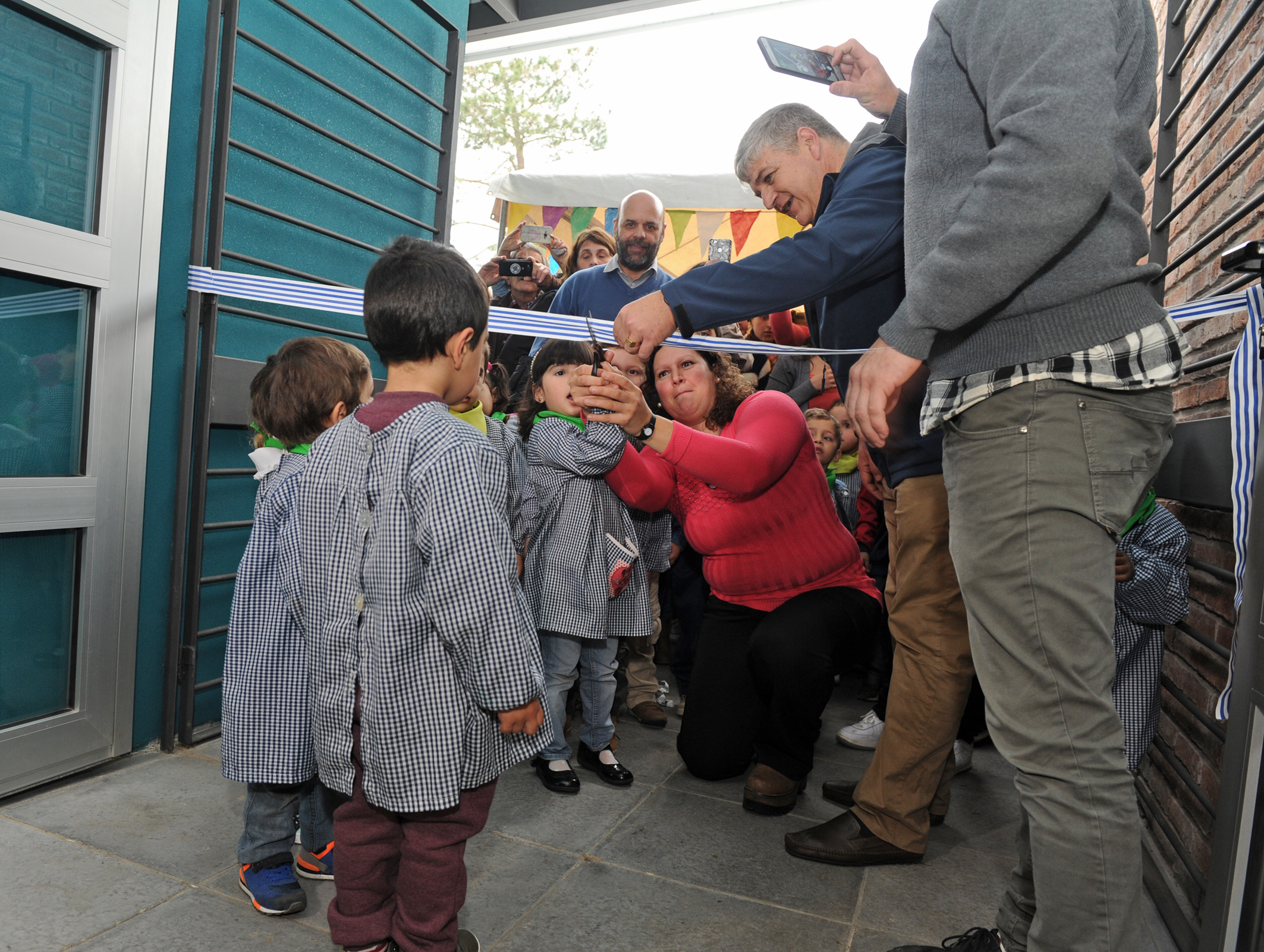 Inauguración de CAIF, un parque con juegos infantiles y una huerta, ubicados en Parque del Plata