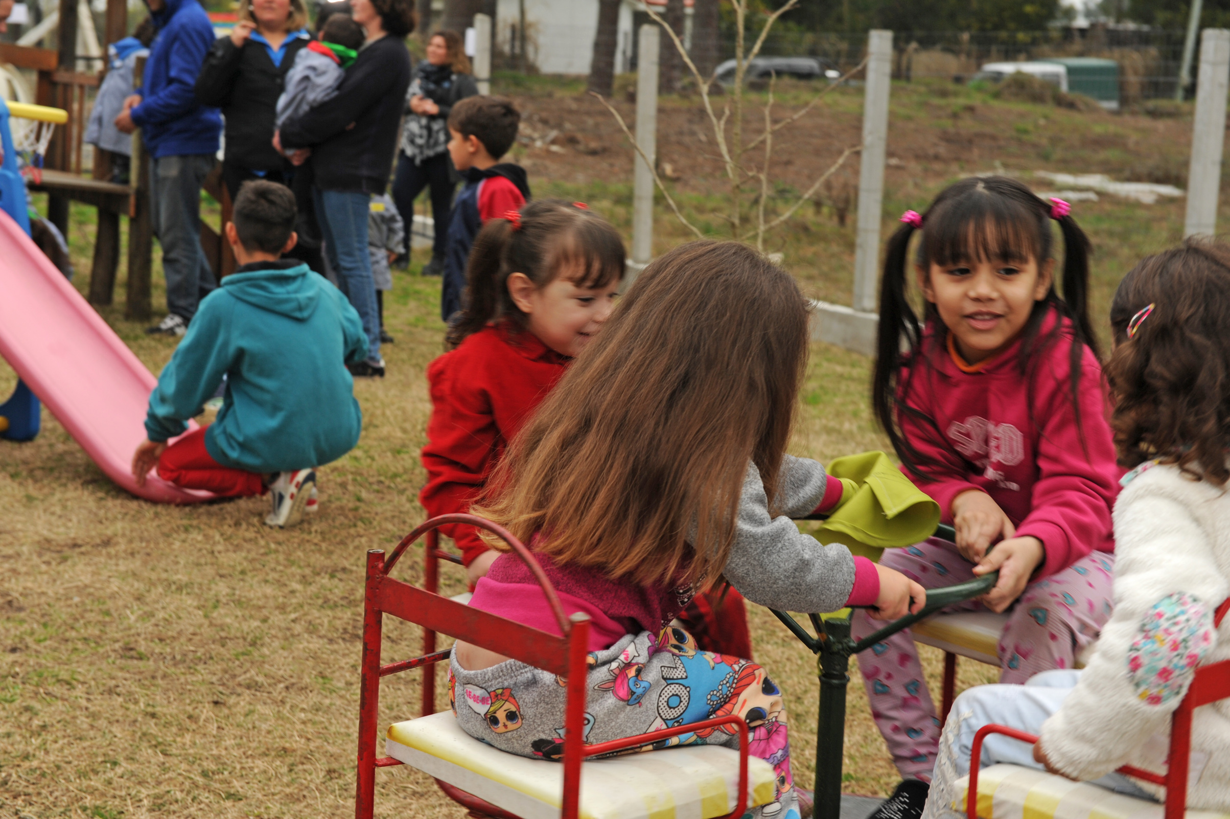 Inauguración de CAIF, un parque con juegos infantiles y una huerta, ubicados en Parque del Plata