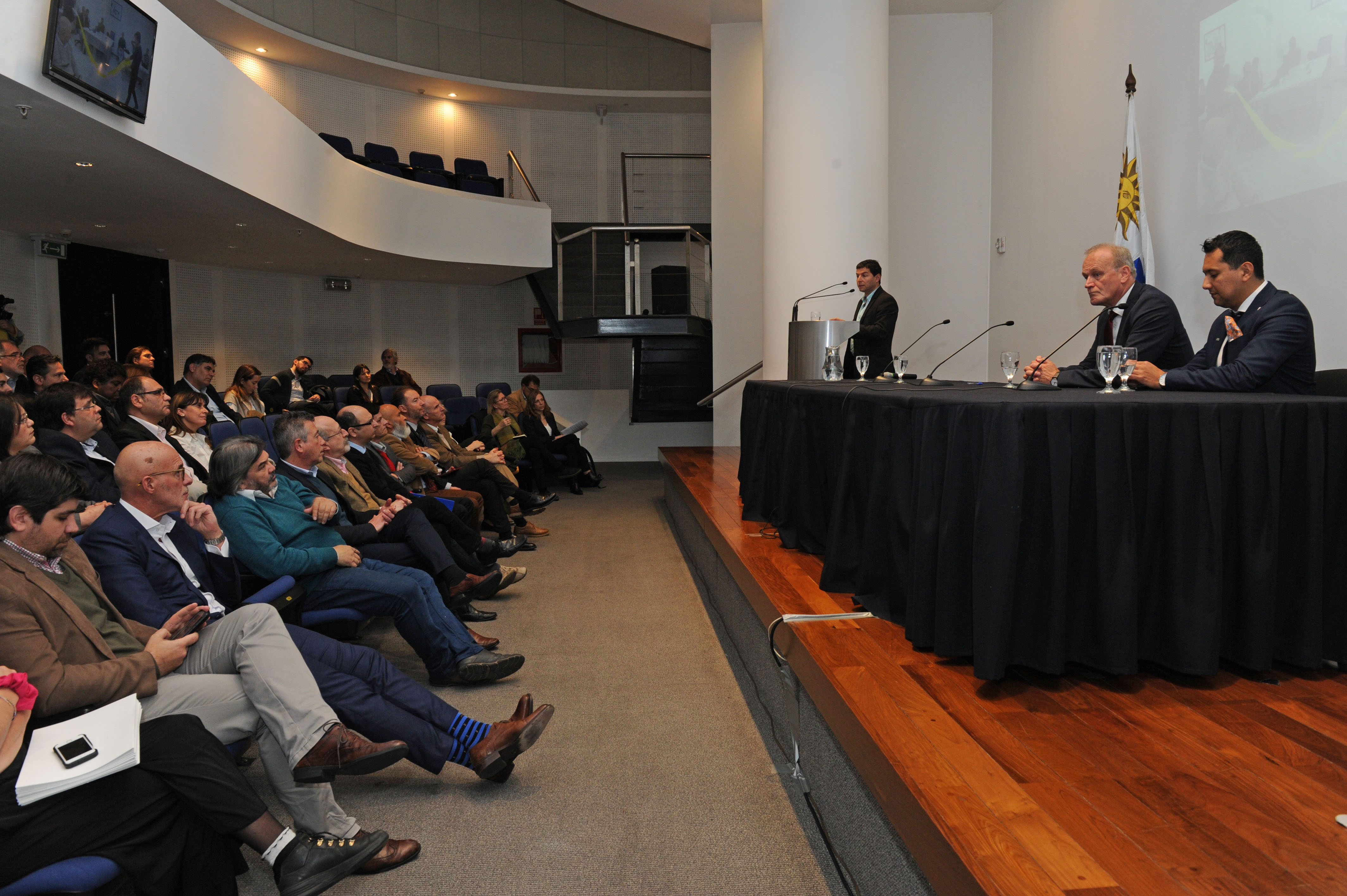 Acto de graduación de 23 docentes en la experiencia industrial finlandesa