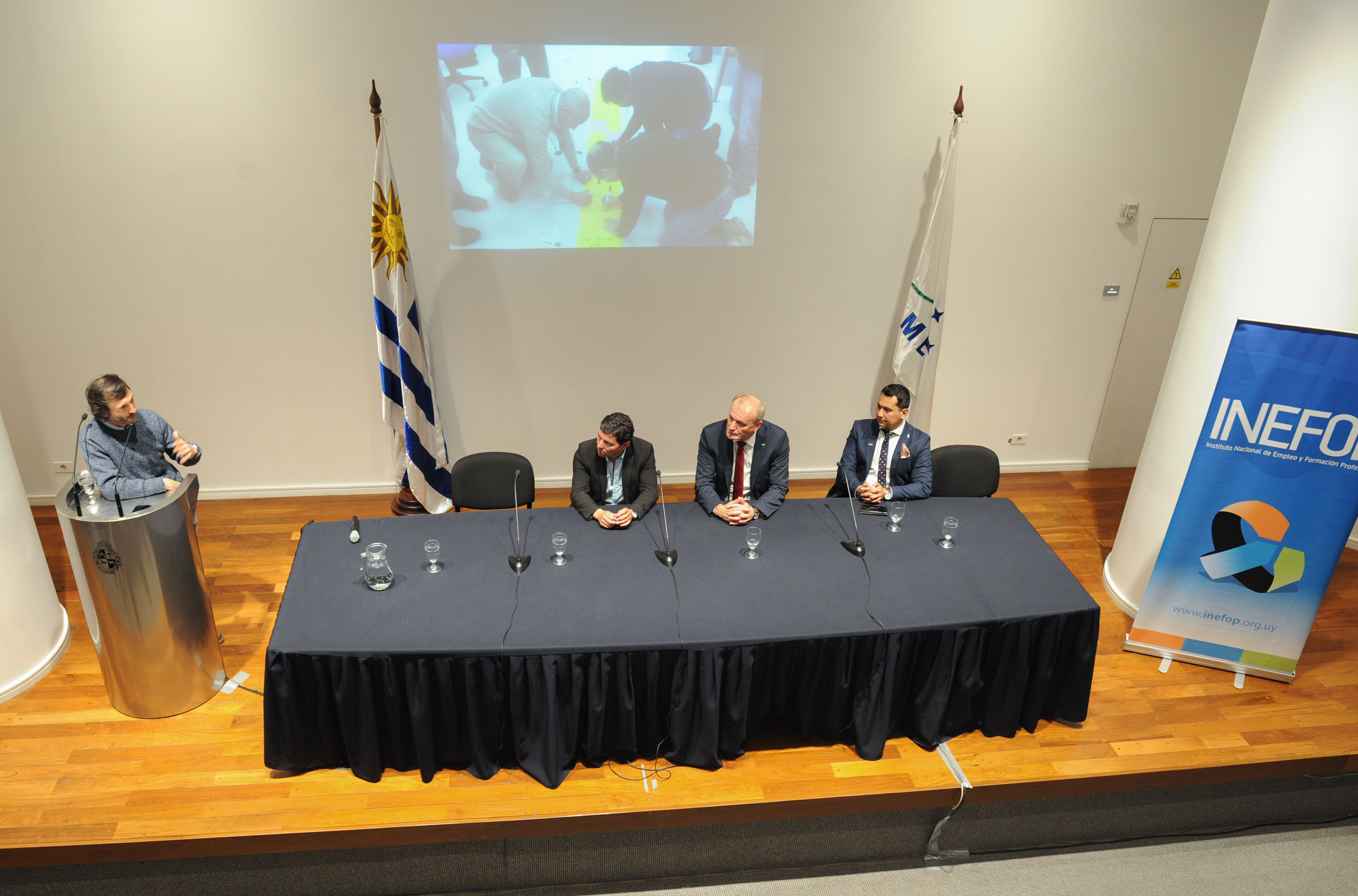 Acto de graduación de 23 docentes en la experiencia industrial finlandesa