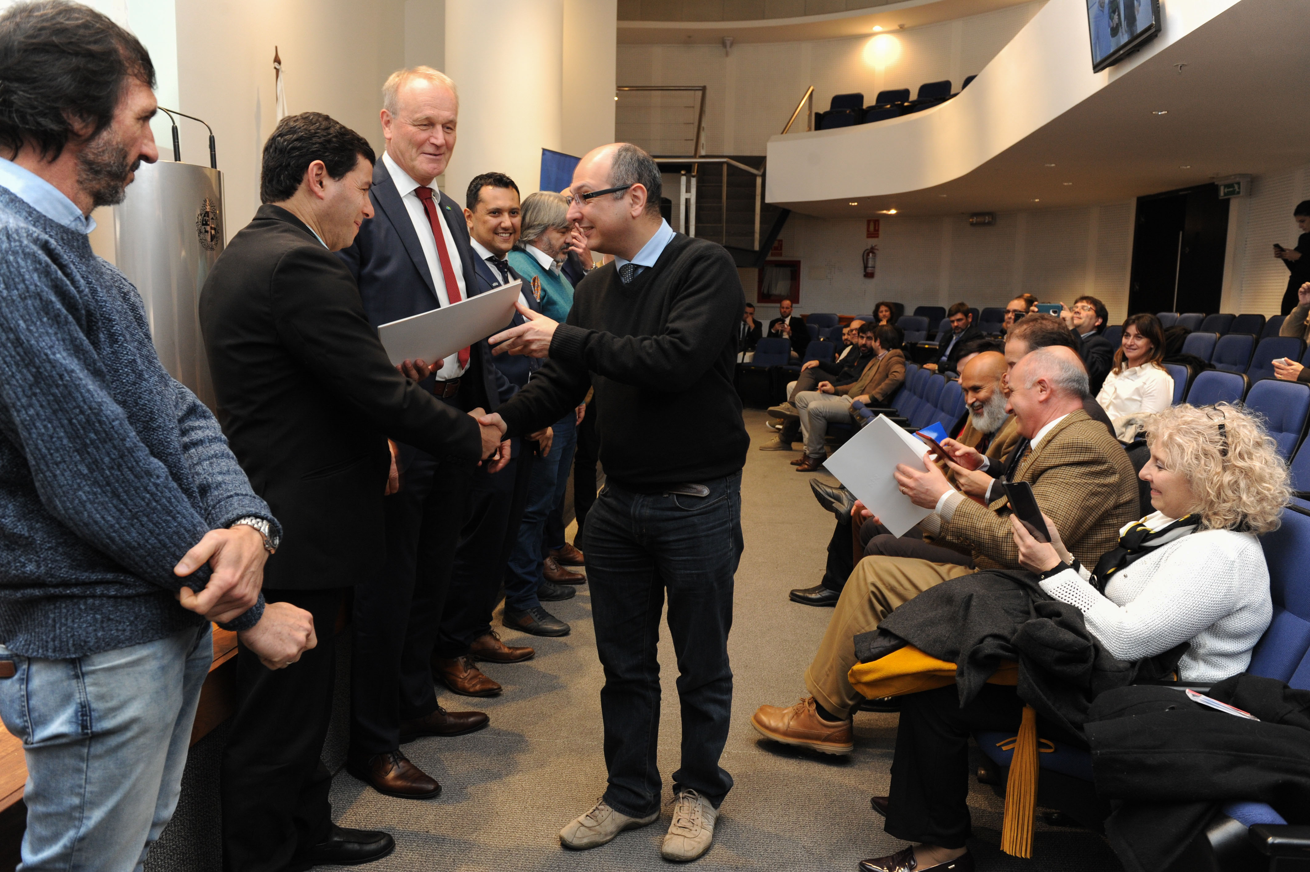 Acto de graduación de 23 docentes en la experiencia industrial finlandesa
