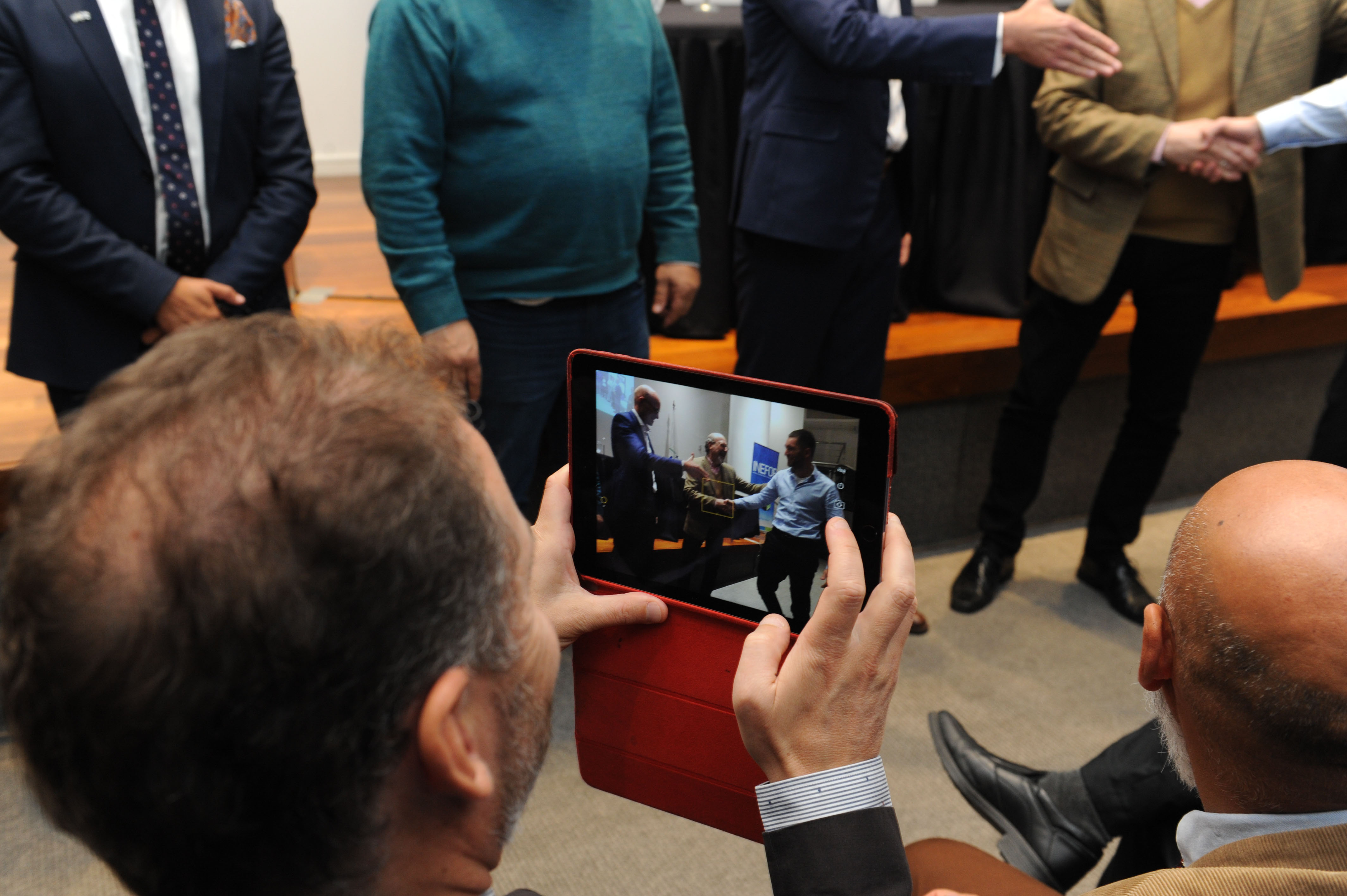 Acto de graduación de 23 docentes en la experiencia industrial finlandesa