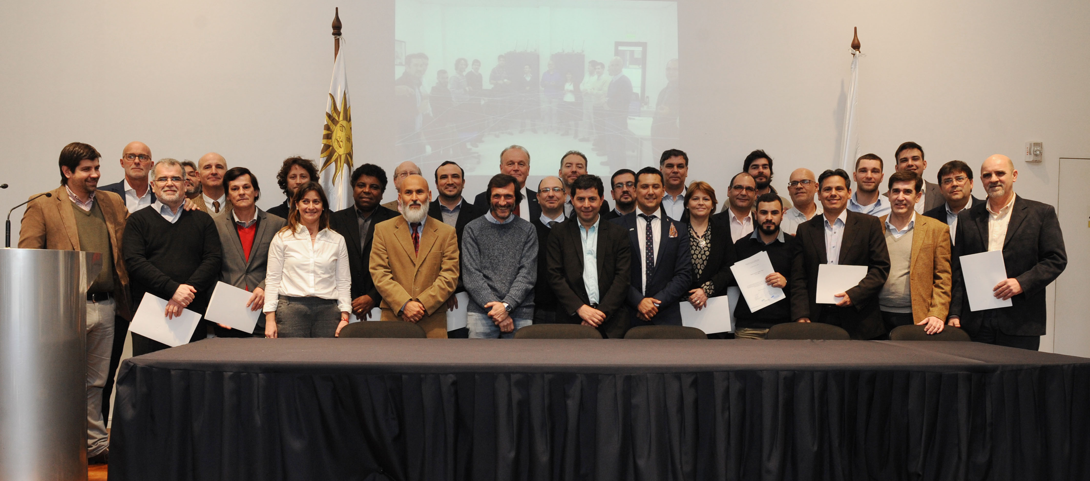 Acto de graduación de 23 docentes en la experiencia industrial finlandesa