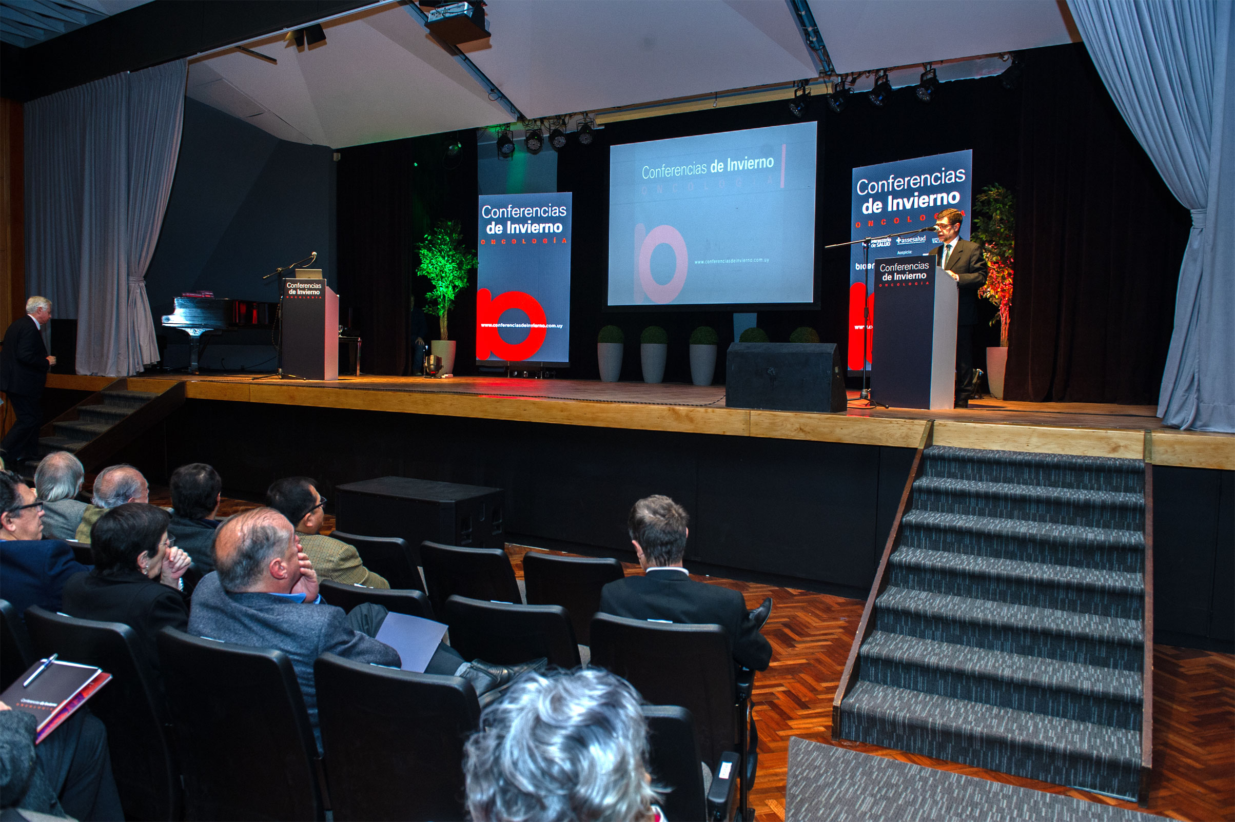 Inicio de las Conferencias de Invierno de Oncología en el auditorio Carlos Vaz Ferreira de la Biblioteca Nacional