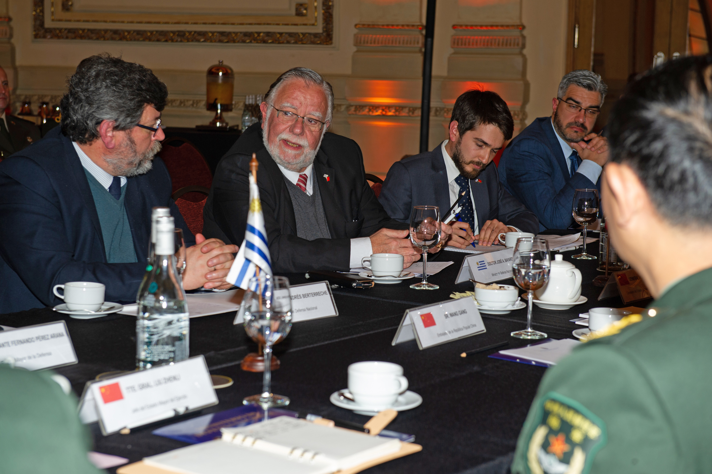 Acuerdo de asistencia gratuita firmado por los ministerios de Defensa de Uruguay y China