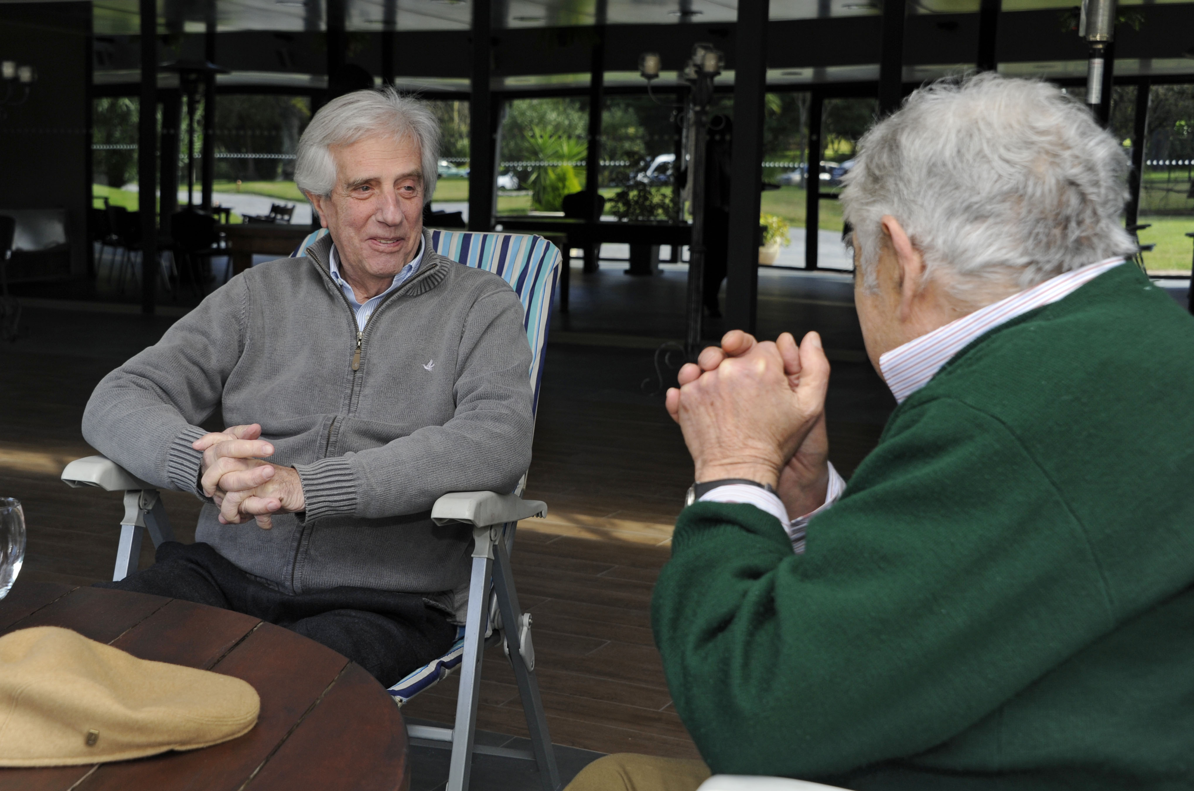Tabaré Vázquez y José Mujica en la oficina presidencial ubicada en las avenidas Suárez y Reyes