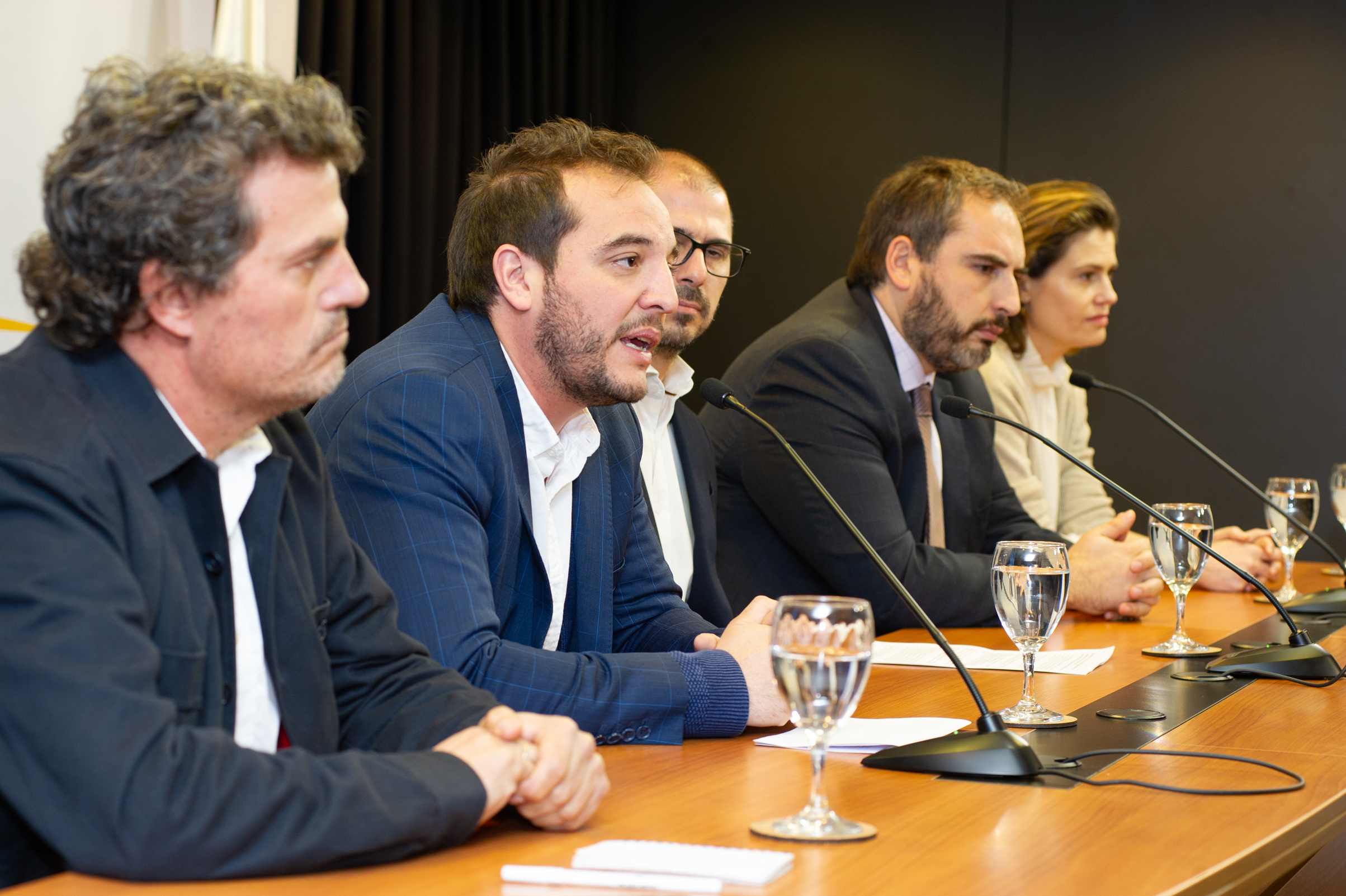Intendente de Montevideo, Christian Di Candia, haciendo uso de la palabra