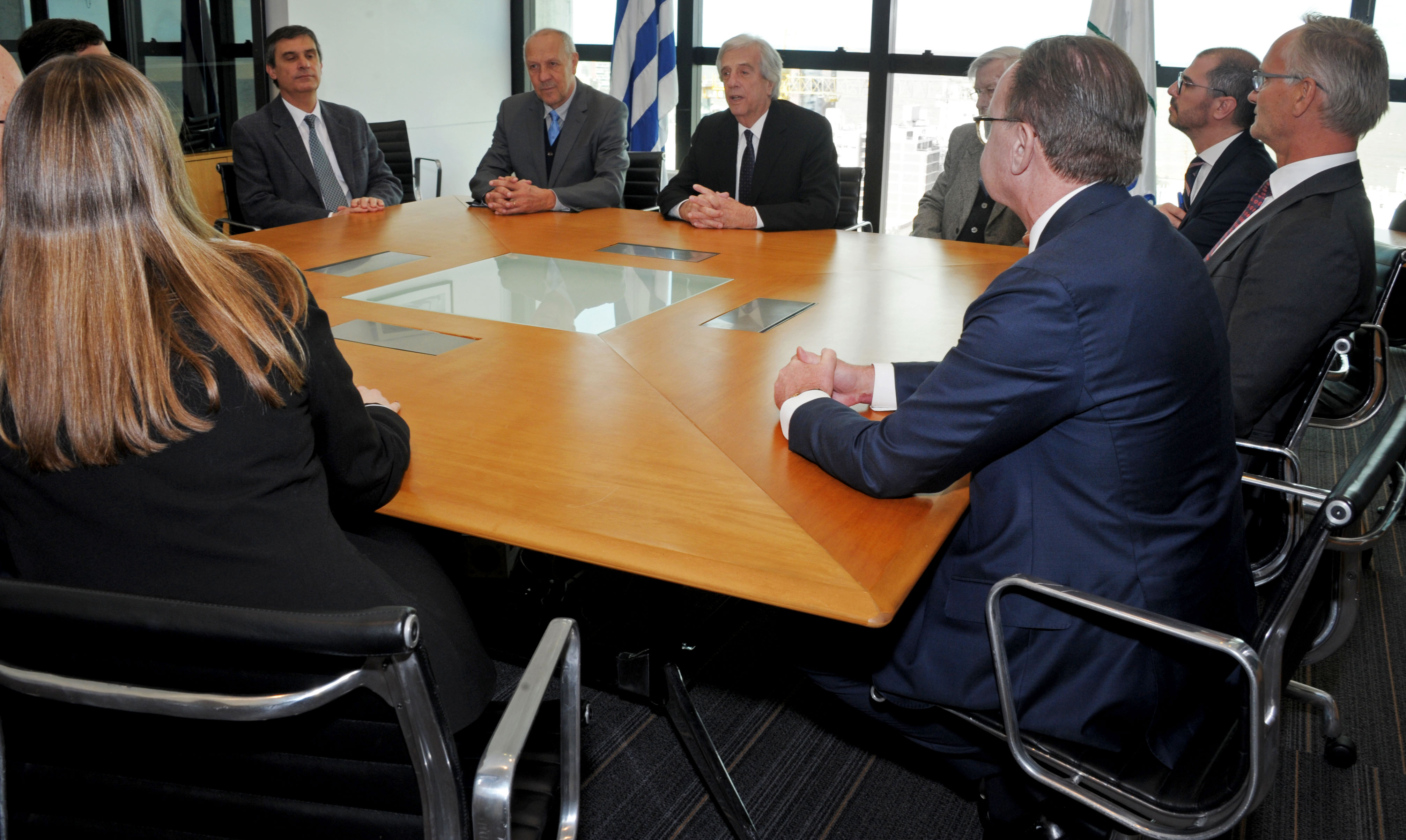 Vázquez recibió a delegación de Stora Enso en el piso 11 de la Torre Ejecutiva