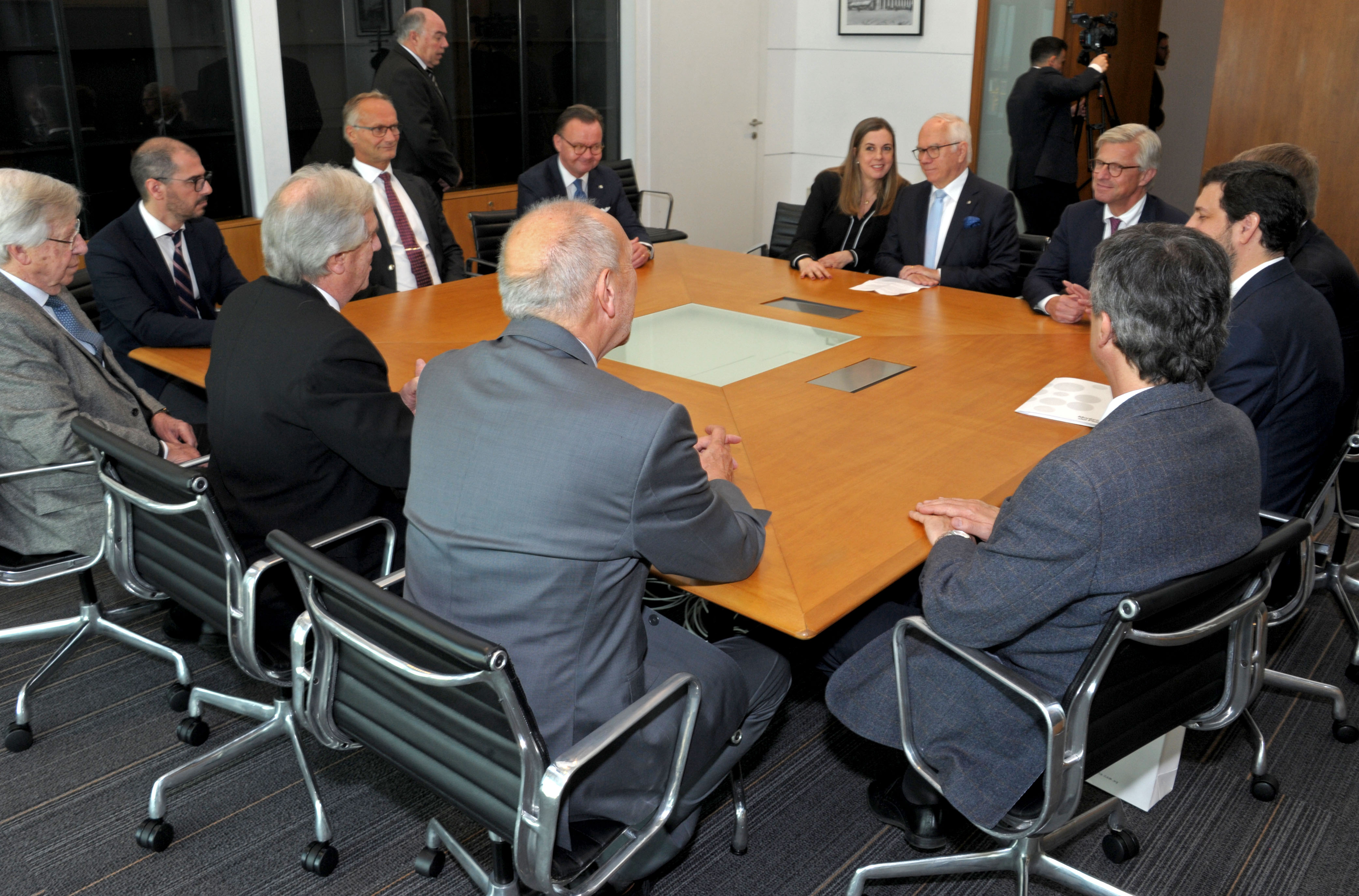 Vázquez recibió a delegación de Stora Enso en el piso 11 de la Torre Ejecutiva
