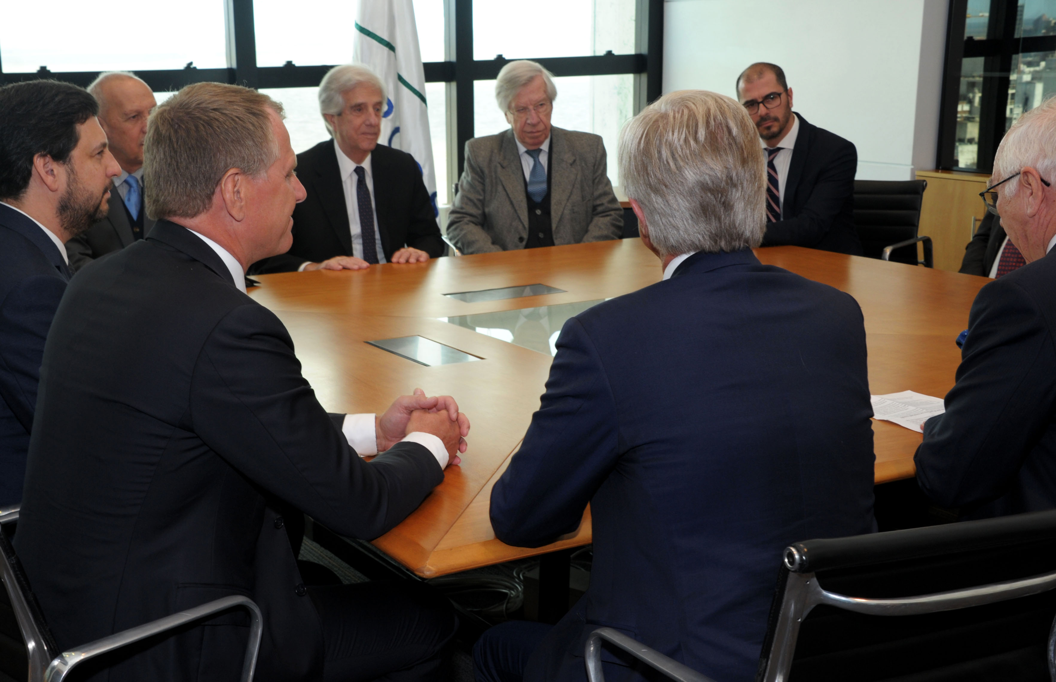 Vázquez recibió a delegación de Stora Enso en el piso 11 de la Torre Ejecutiva