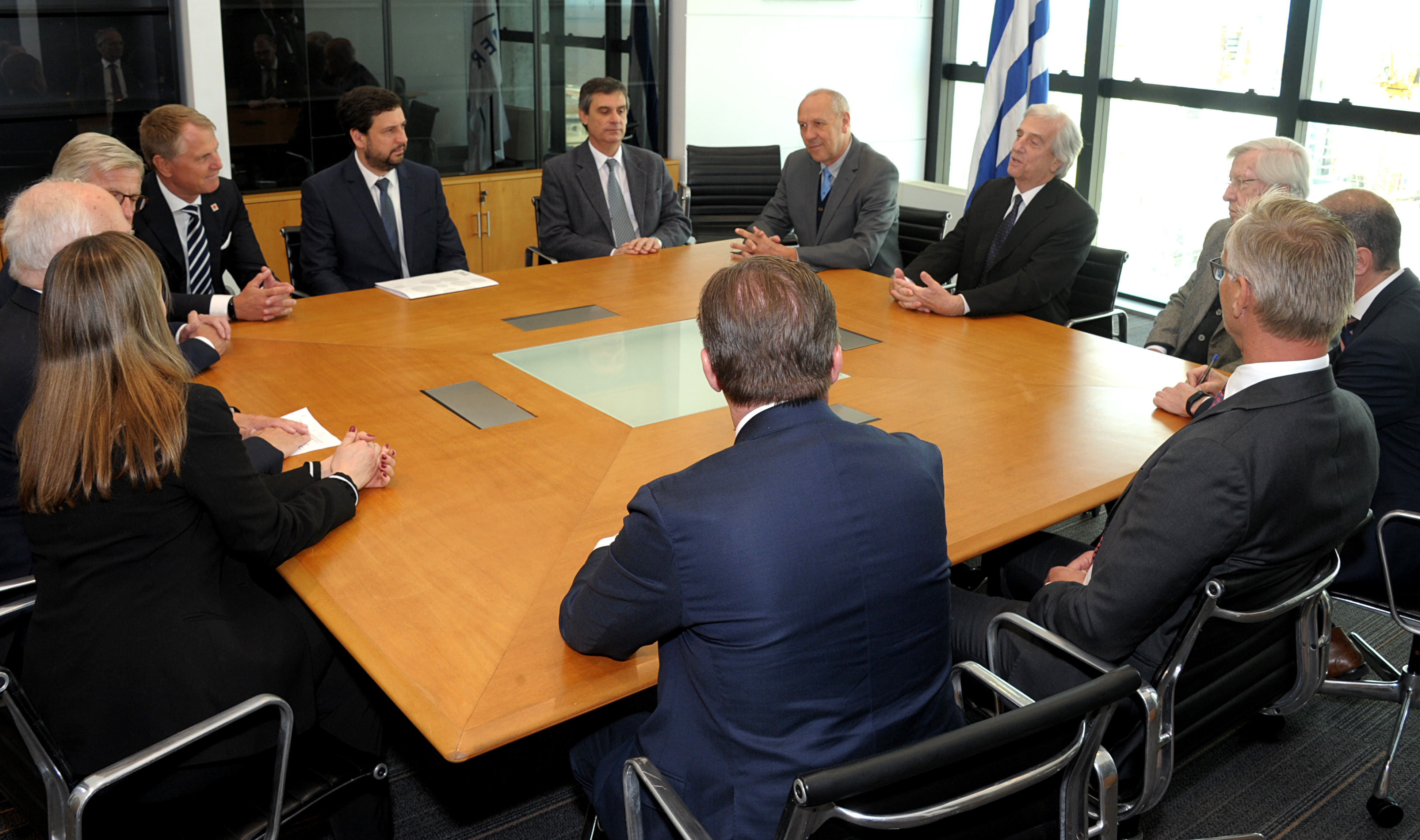 Vázquez recibió a delegación de Stora Enso en el piso 11 de la Torre Ejecutiva