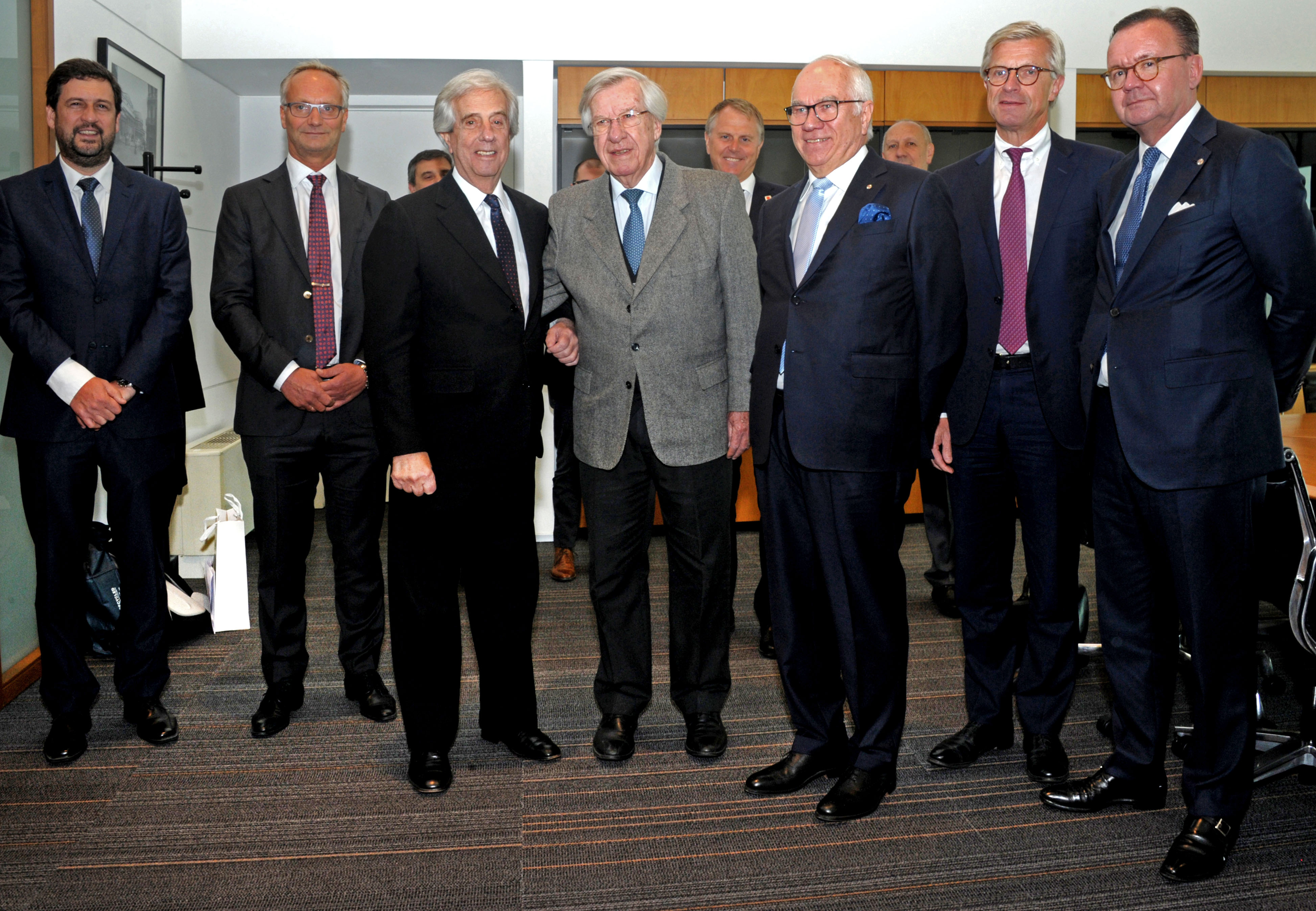 Vázquez recibió a delegación de Stora Enso en el piso 11 de la Torre Ejecutiva