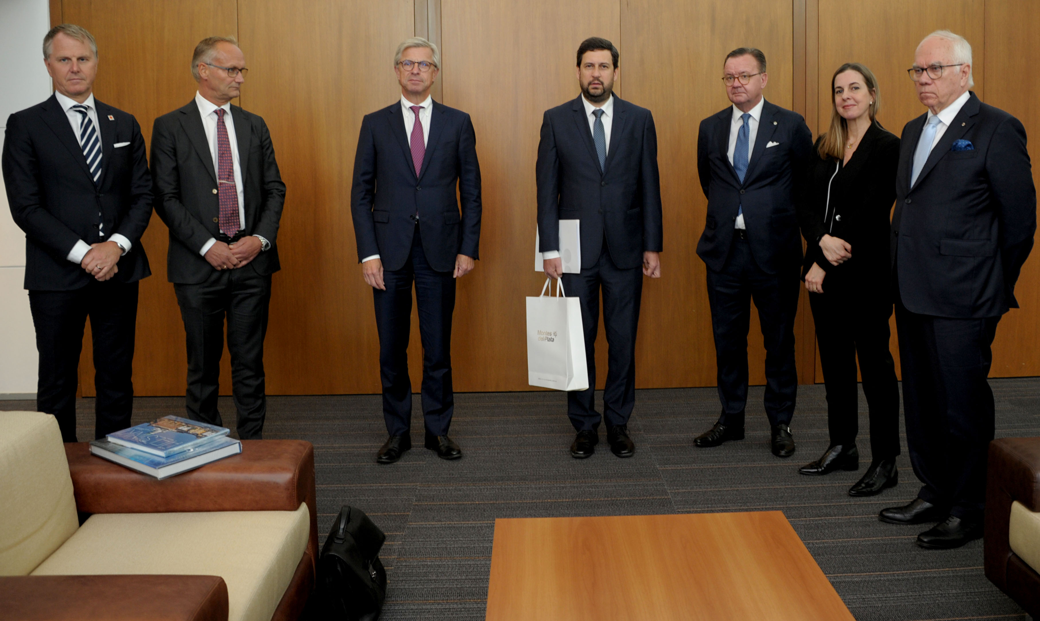 Vázquez recibió a delegación de Stora Enso en el piso 11 de la Torre Ejecutiva