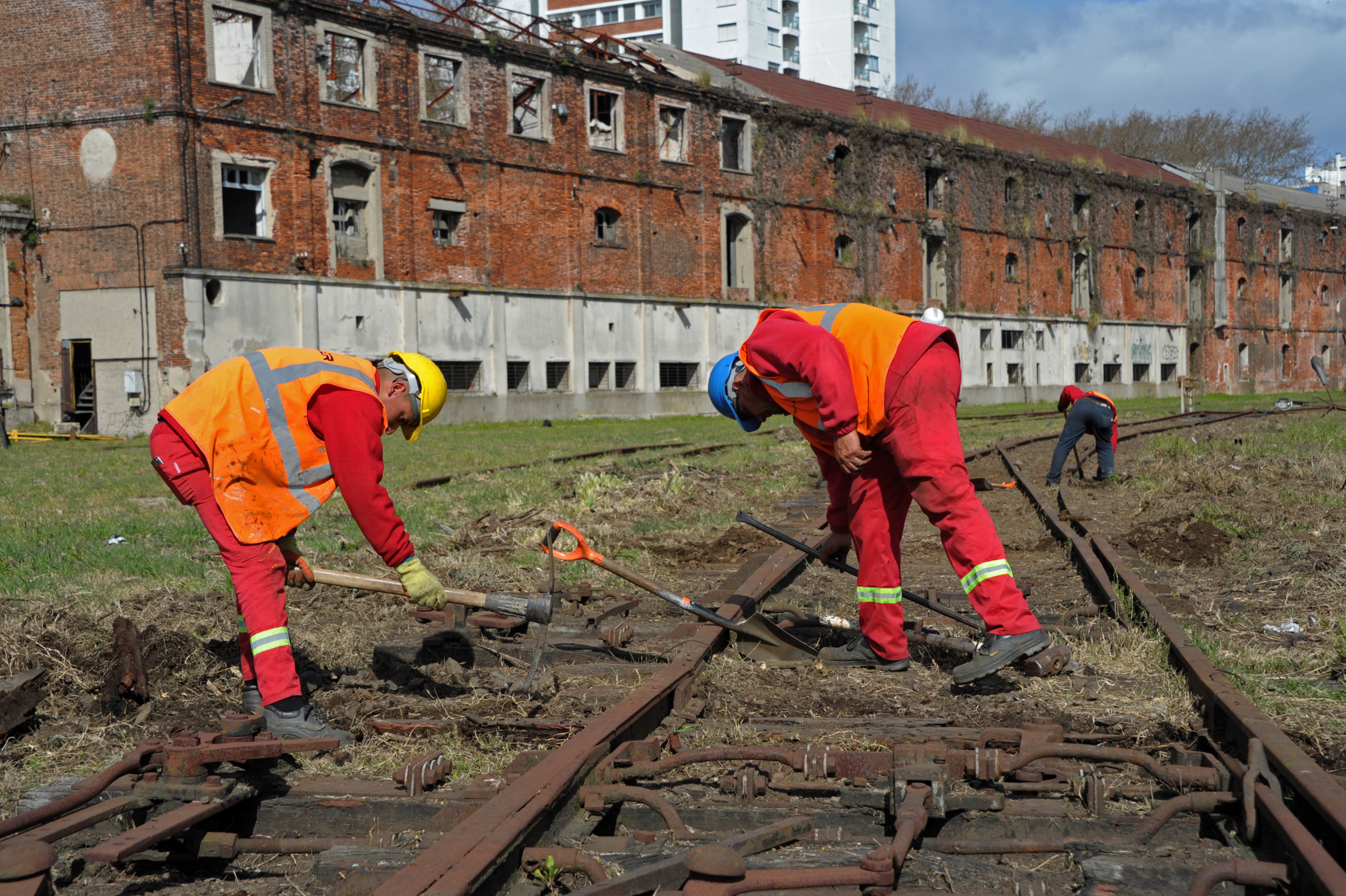 Recorrida del titular Transporte y Obras Públicas, Víctor Rossi, y autoridades por la estación General Artigas