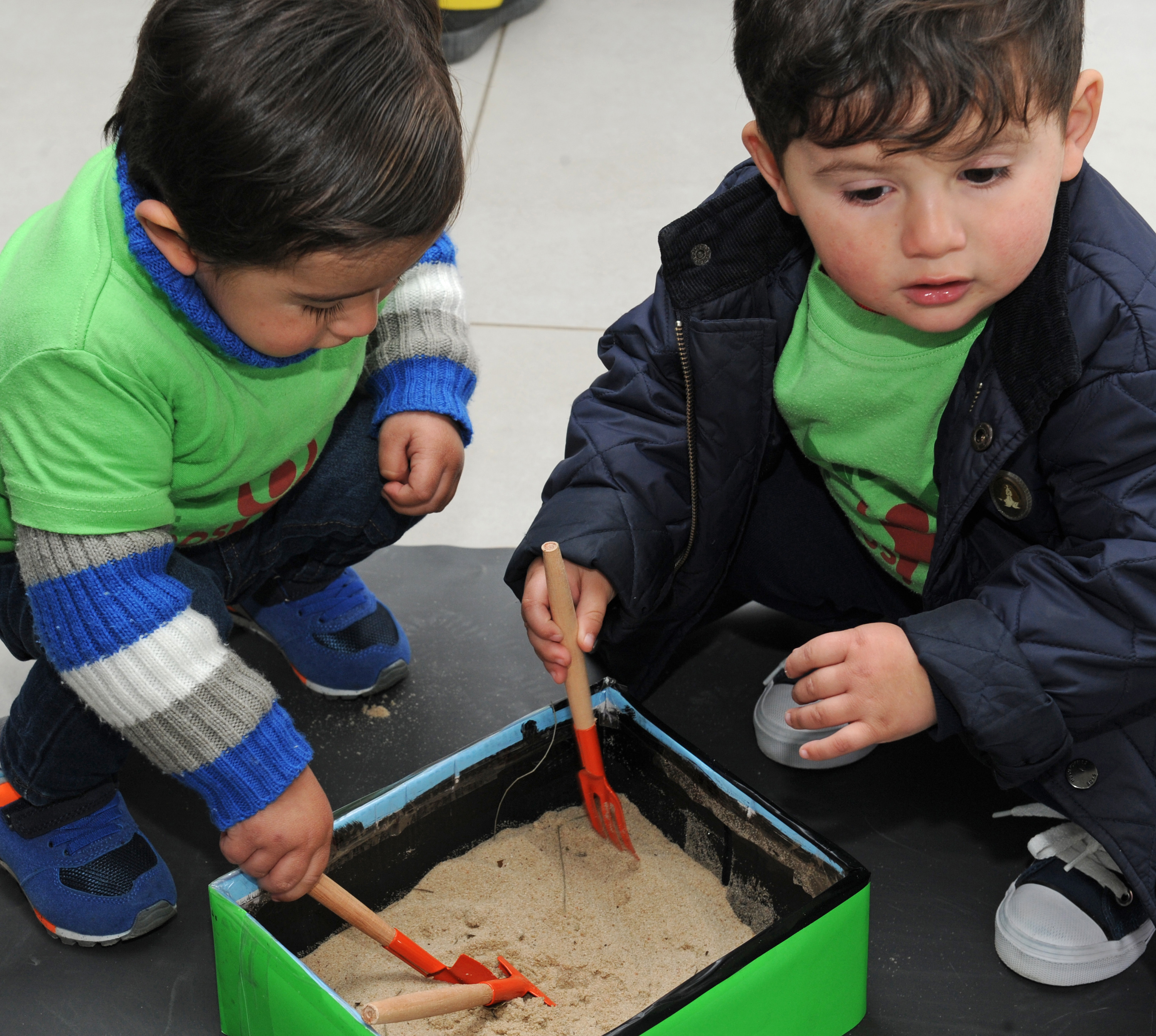 Inauguración de un CAIF al que concurren 108 niños de hasta dos años, en el barrio Mailhos de Montevideo