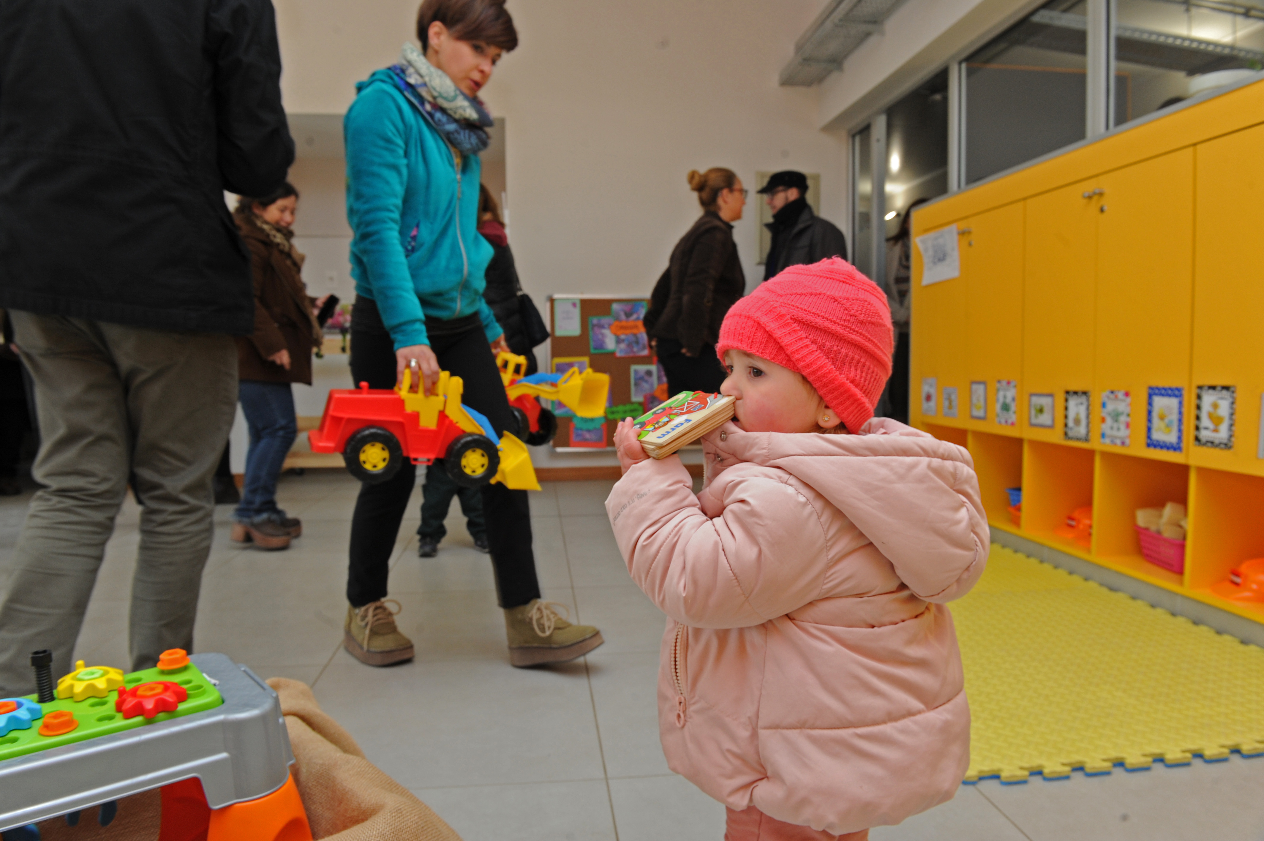 Inauguración de un CAIF al que concurren 108 niños de hasta dos años, en el barrio Mailhos de Montevideo