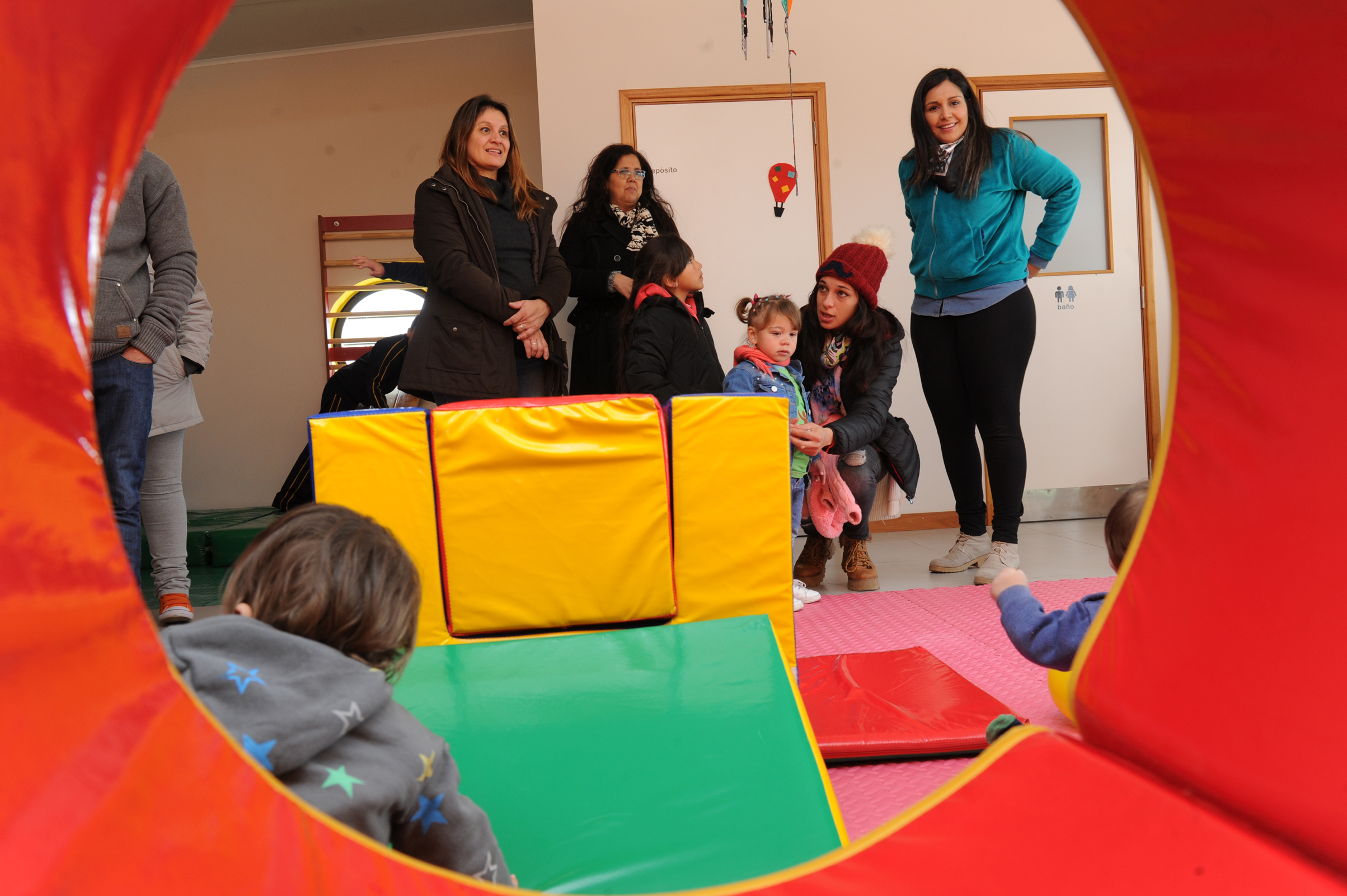 Inauguración de un CAIF al que concurren 108 niños de hasta dos años, en el barrio Mailhos de Montevideo