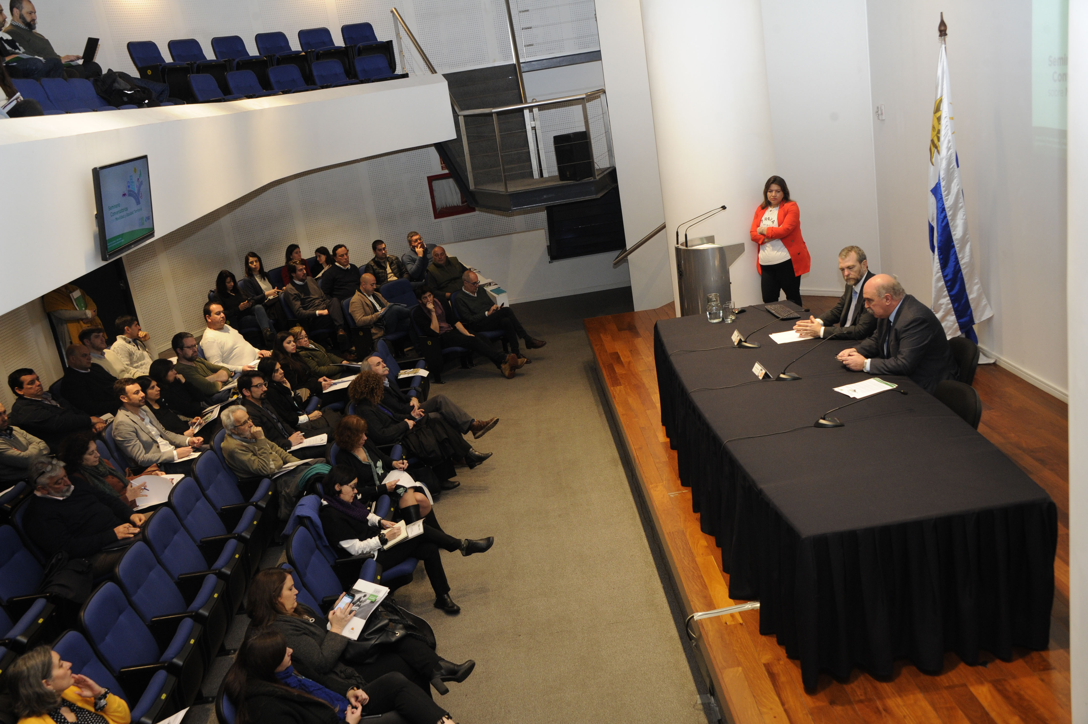 Apertura del seminario sobre Movilidad y Equidad Territorial, desarrollado en el Salón de Actos de la Torre Ejecutiva