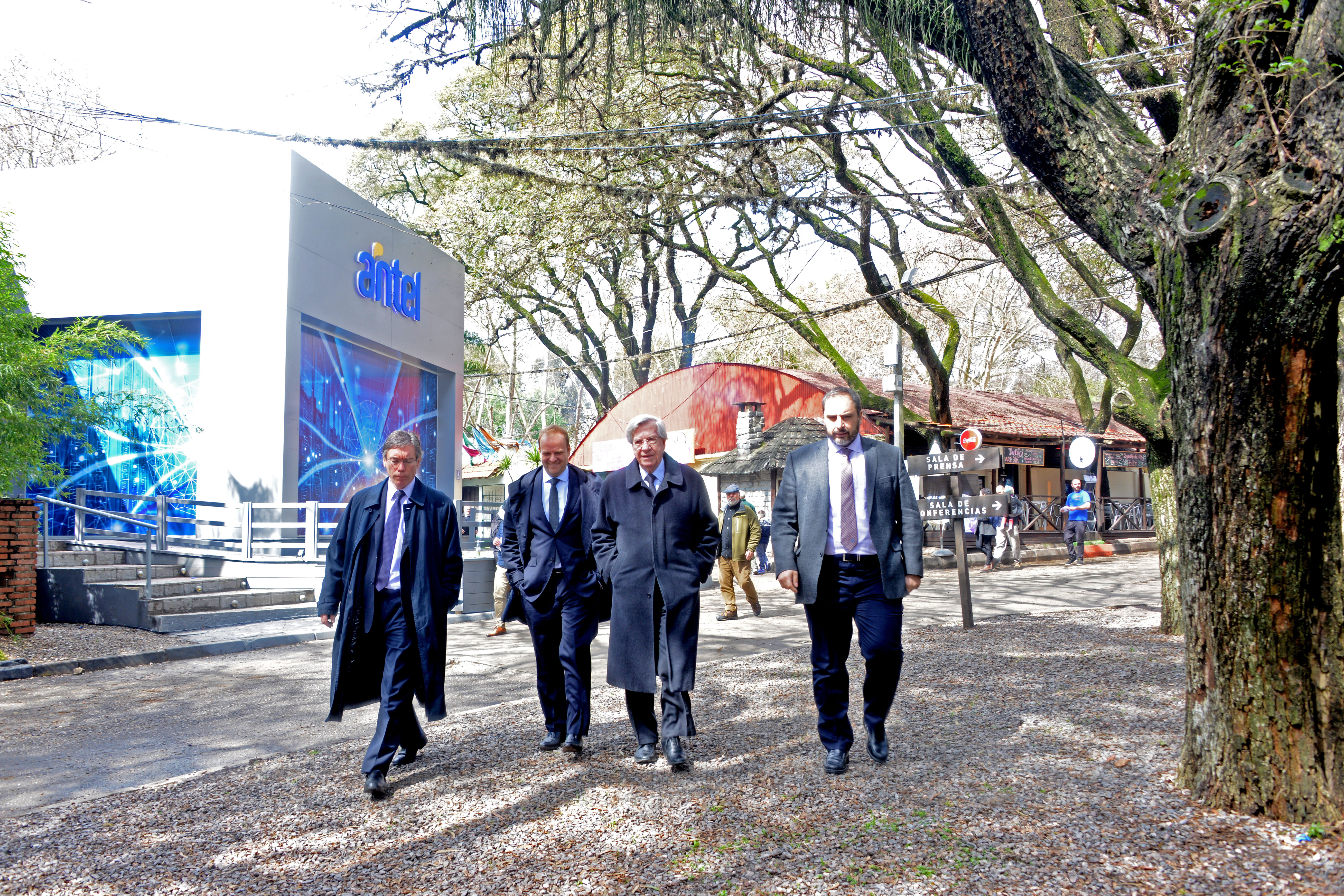 Encuentro entre el ministro Danilo Astori y la Asociación Rural del Uruguay