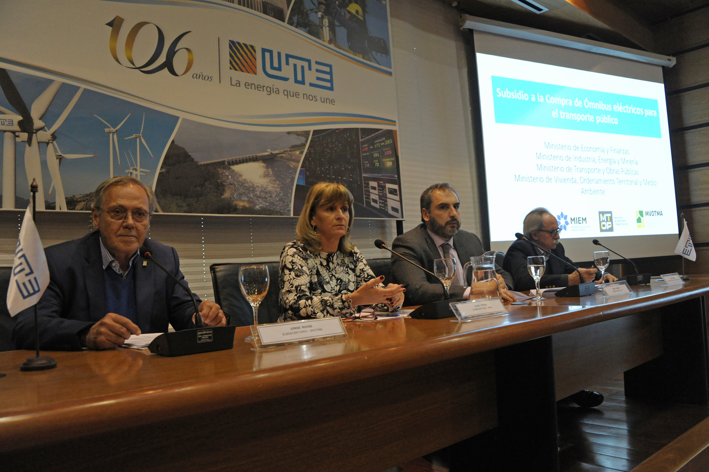 Conferencia de presentación de convocactoria a subsidios para compra de autobuses eléctricos
