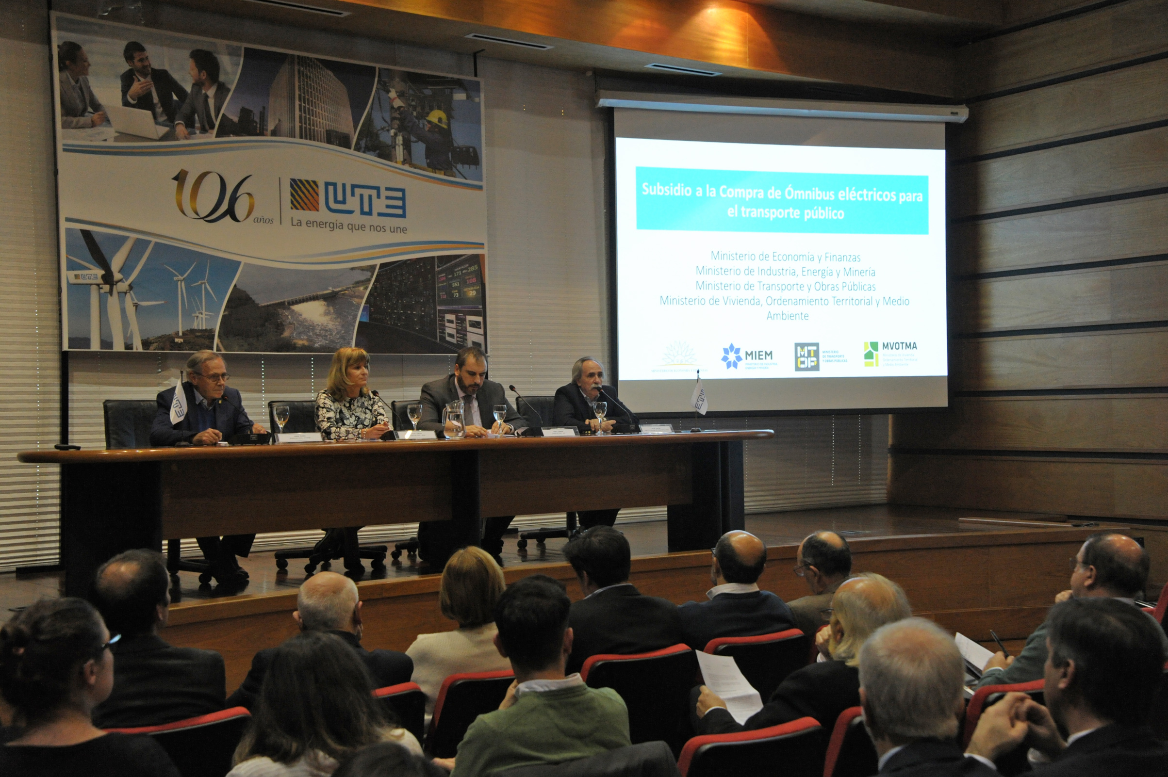 Conferencia de presentación de convocactoria a subsidios para compra de autobuses eléctricos