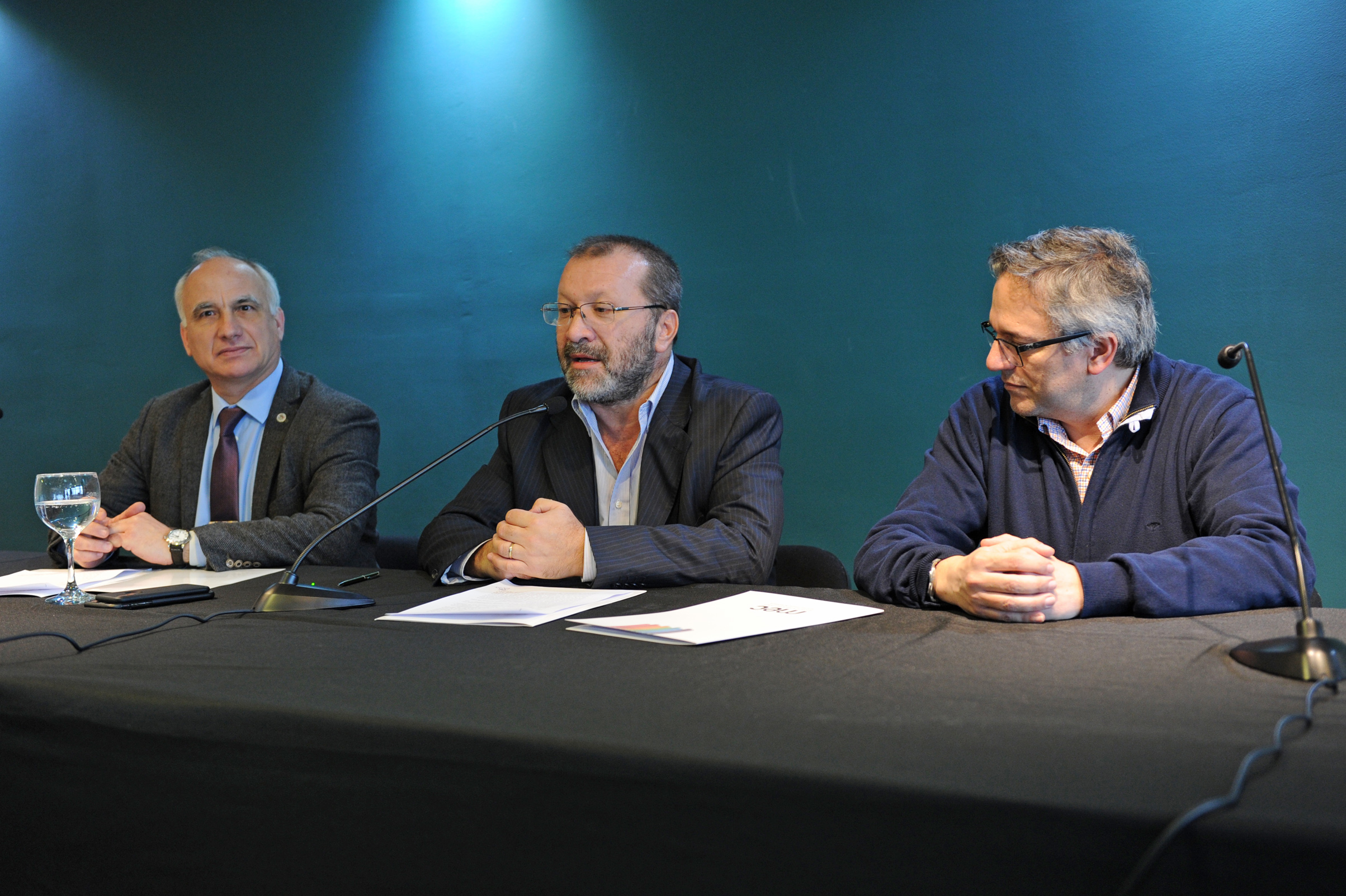 Acuerdo para difundir información de la Universidad de la República a través de Televisión Nacional Uruguaya (Canal 5) y Radio Uruguay