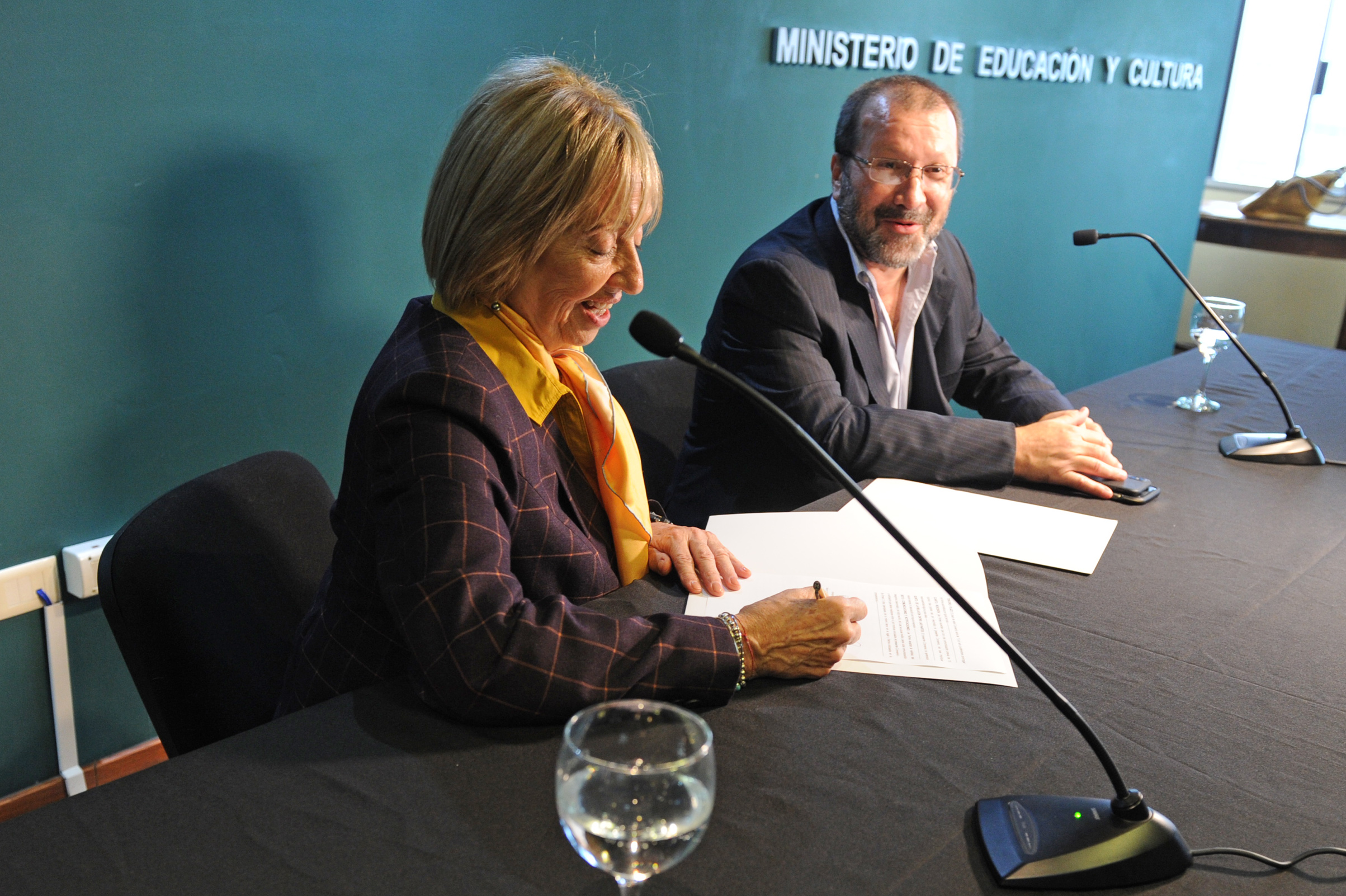 Acuerdo para difundir información de la Universidad de la República a través de Televisión Nacional Uruguaya (Canal 5) y Radio Uruguay