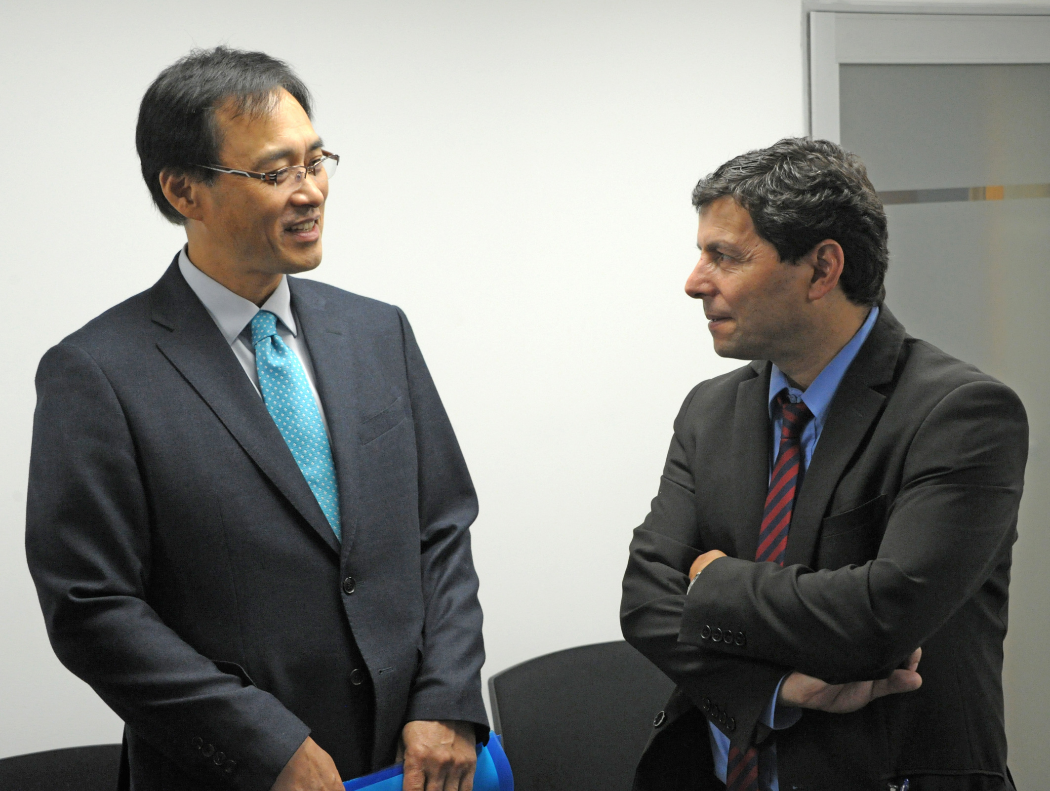 Suscripción de convenio entre el Instituto Nacional de Empleo y Formación Profesional (INEFOP) y la Human Resources Development (HRD) de Corea del Sur