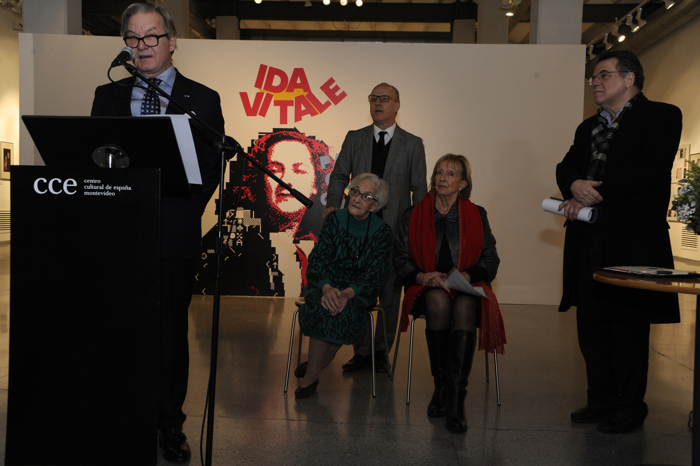 Reconocimiento del Ministerio de Educación y Cultura a la poetisa Ida Vitale