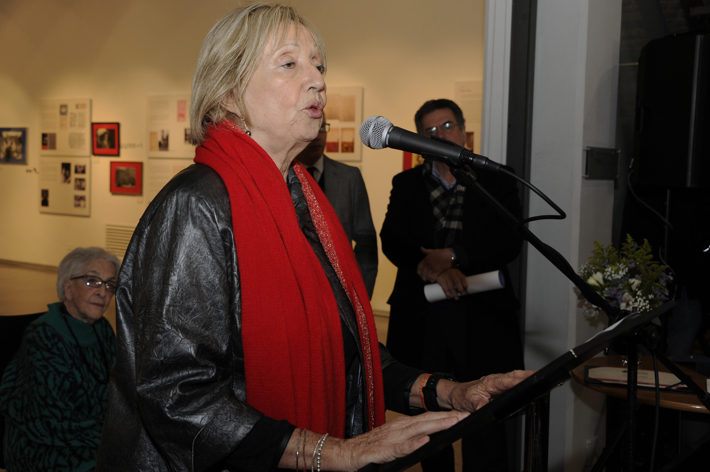 Reconocimiento del Ministerio de Educación y Cultura a la poetisa Ida Vitale