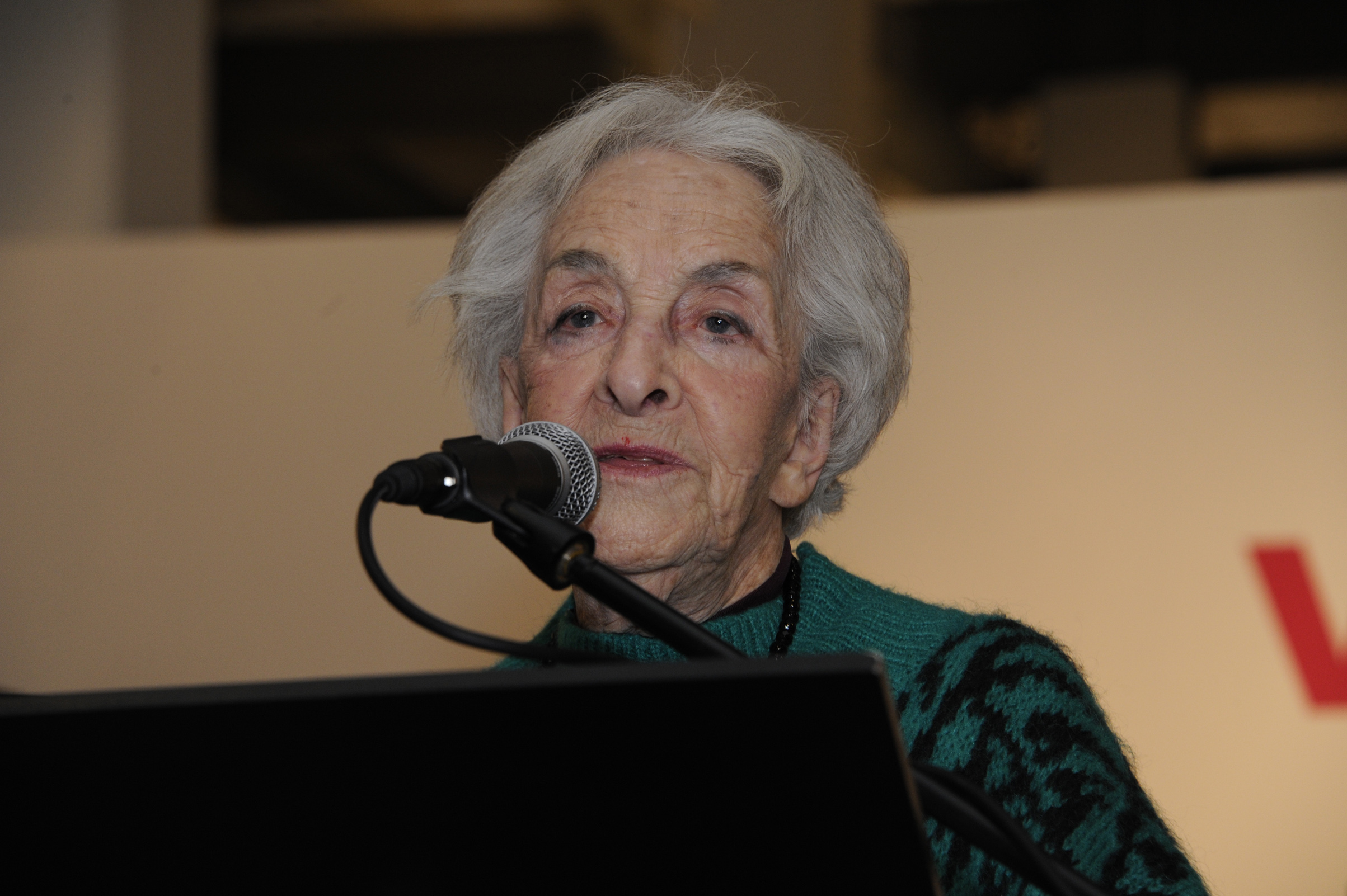 Reconocimiento del Ministerio de Educación y Cultura a la poetisa Ida Vitale