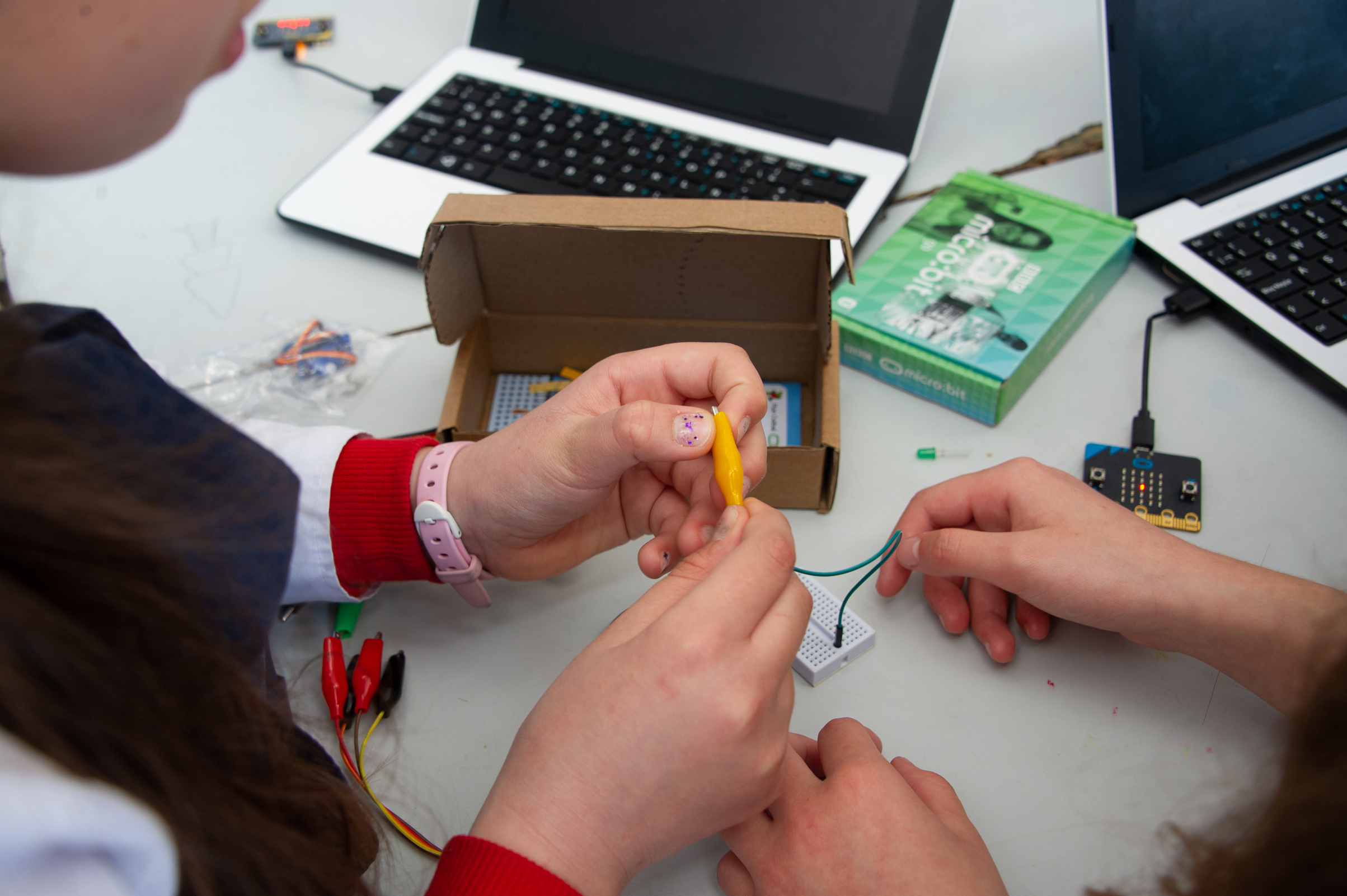 Ceibal logró universalizar acceso de niños y adolescentes a dispositivos tecnológicos en