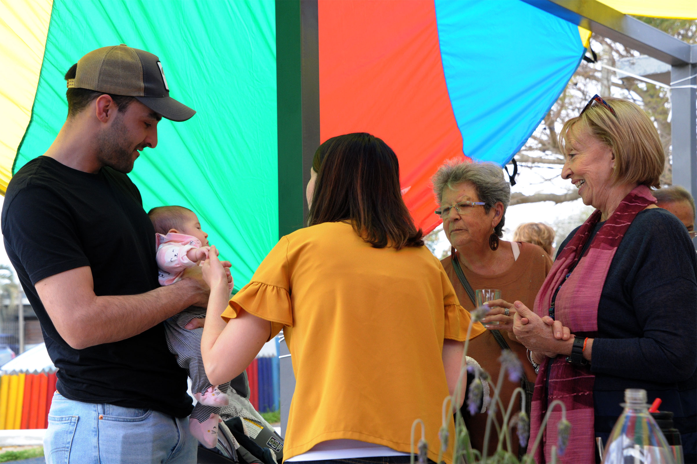 Ministra María Julia Muñoz, durante la recorrida por Canelones, en Centro Cultural Shangrilá