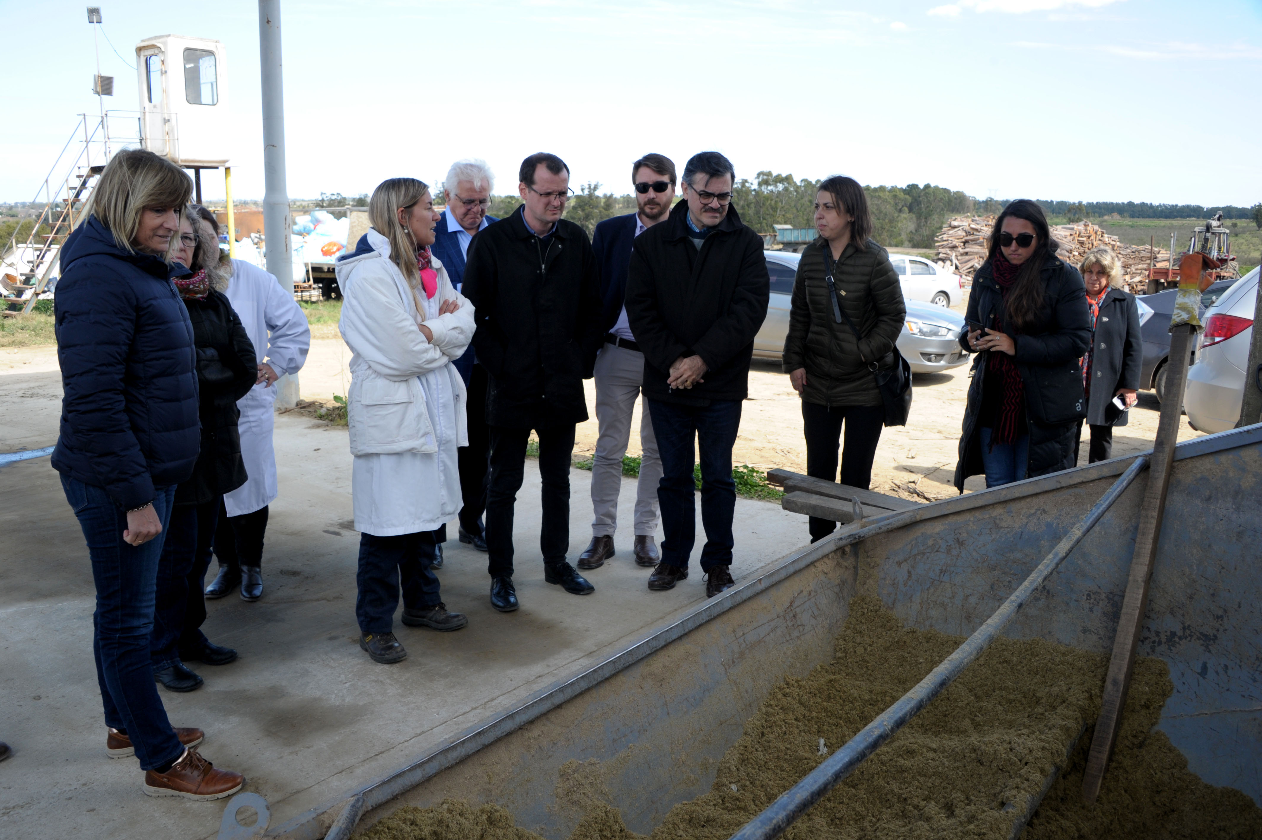 Autoridades encabezadas por Guillermo Moncecchi recorren el frigorífico Pando