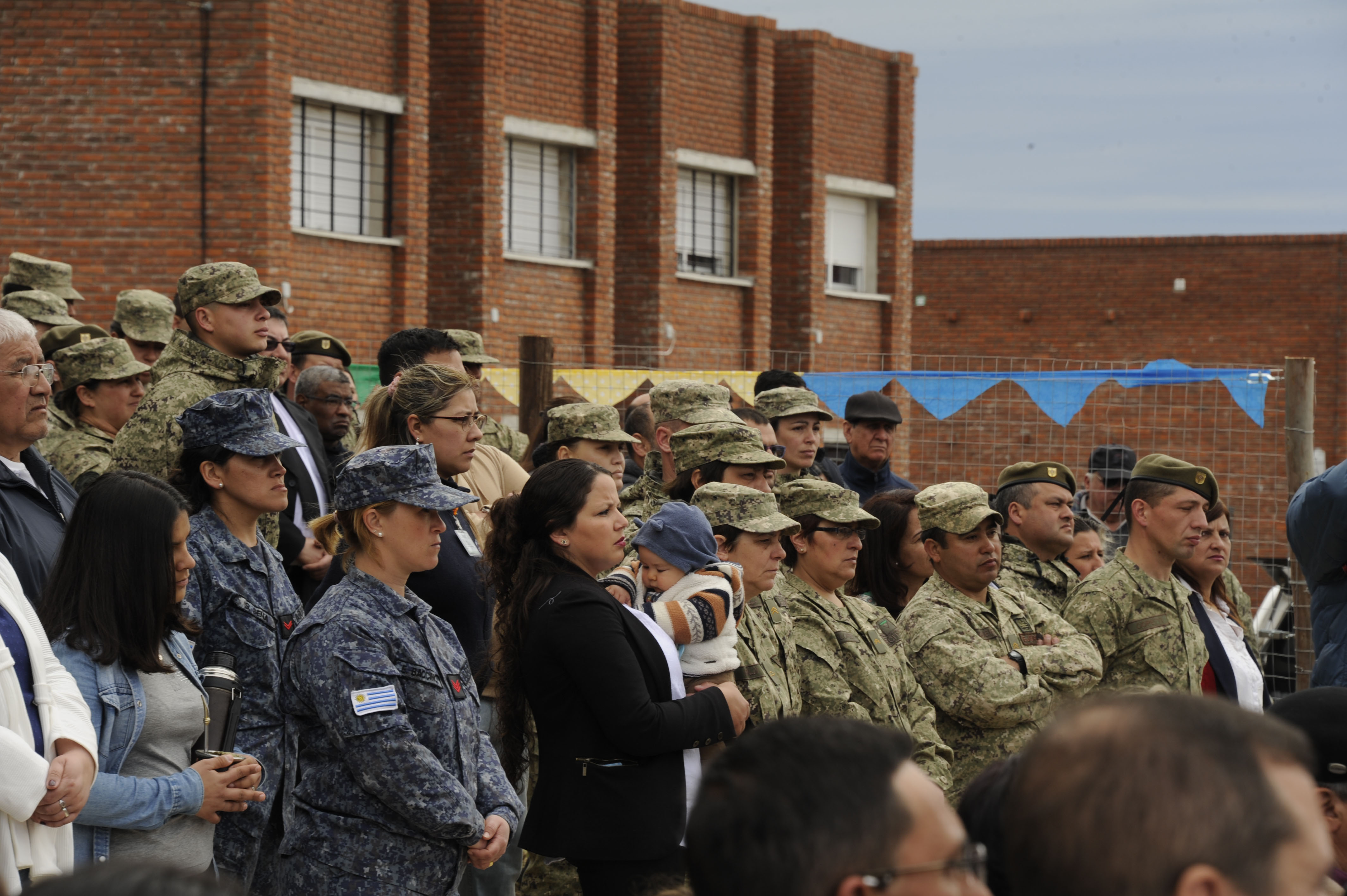 Entrega de viviendas a personal subalterno de las Fuerzas Armadas