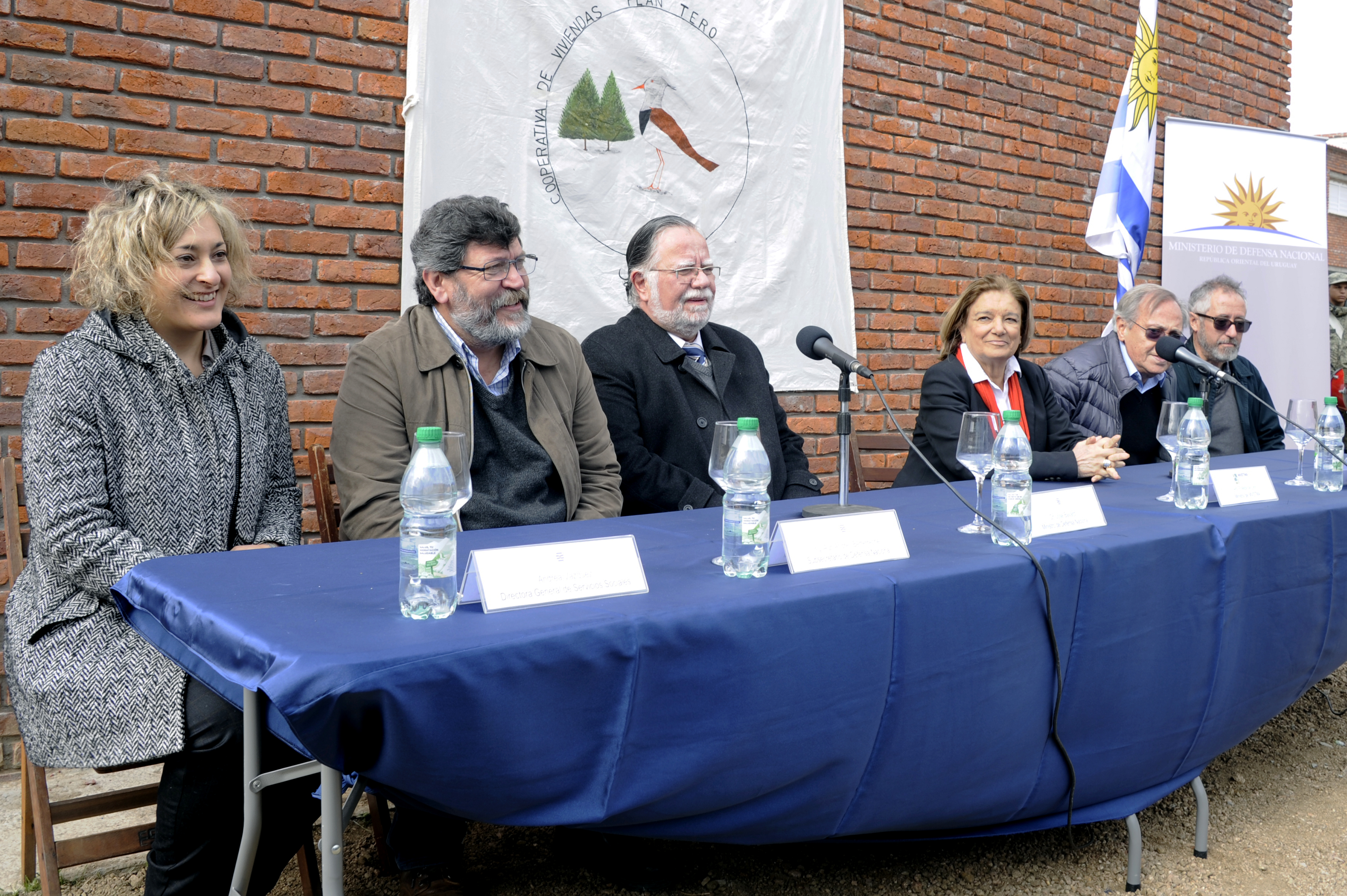 Entrega de viviendas a personal subalterno de las Fuerzas Armadas