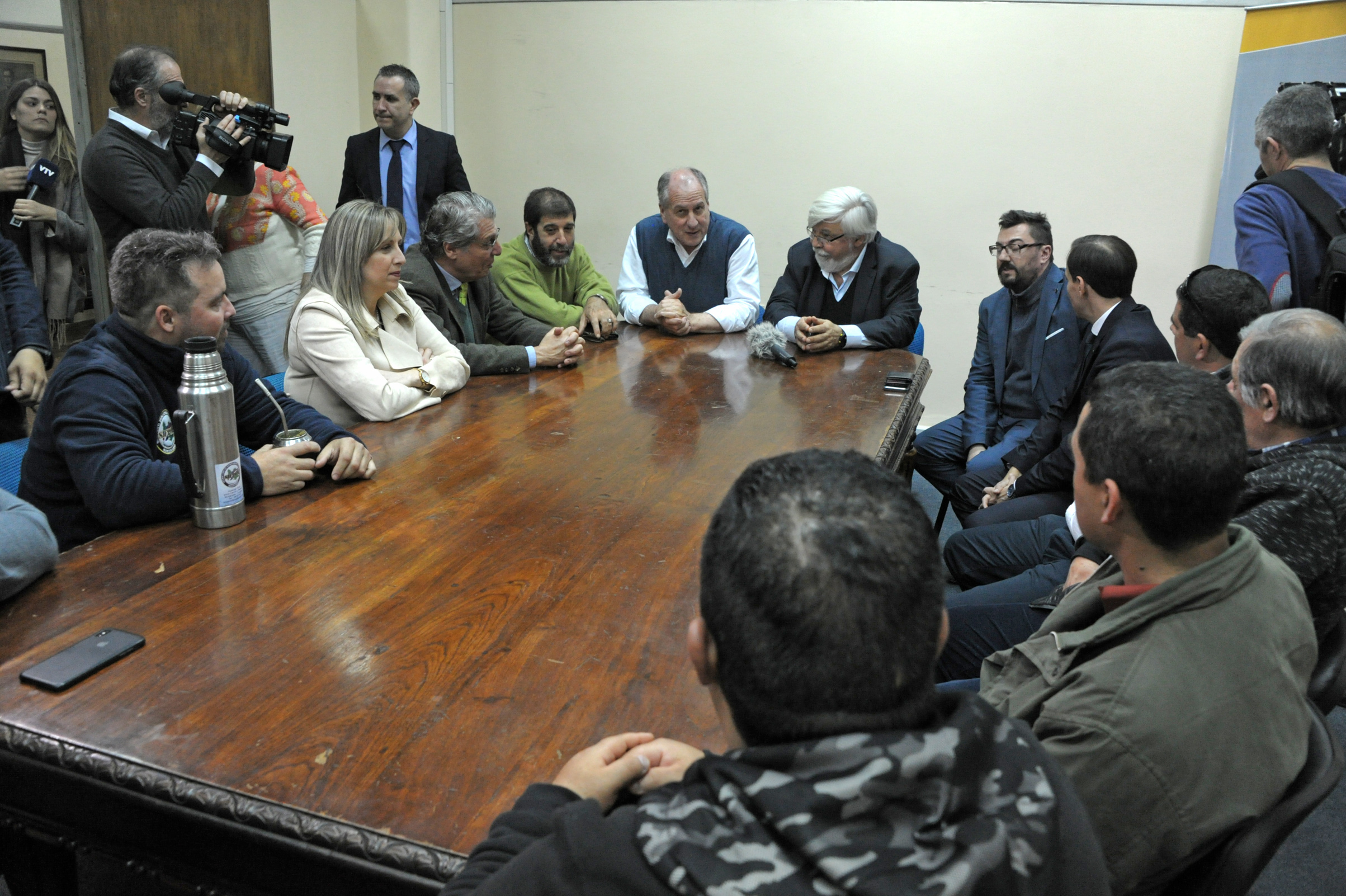 Firma del acuerdo para duplicar horas de servicio policial 222