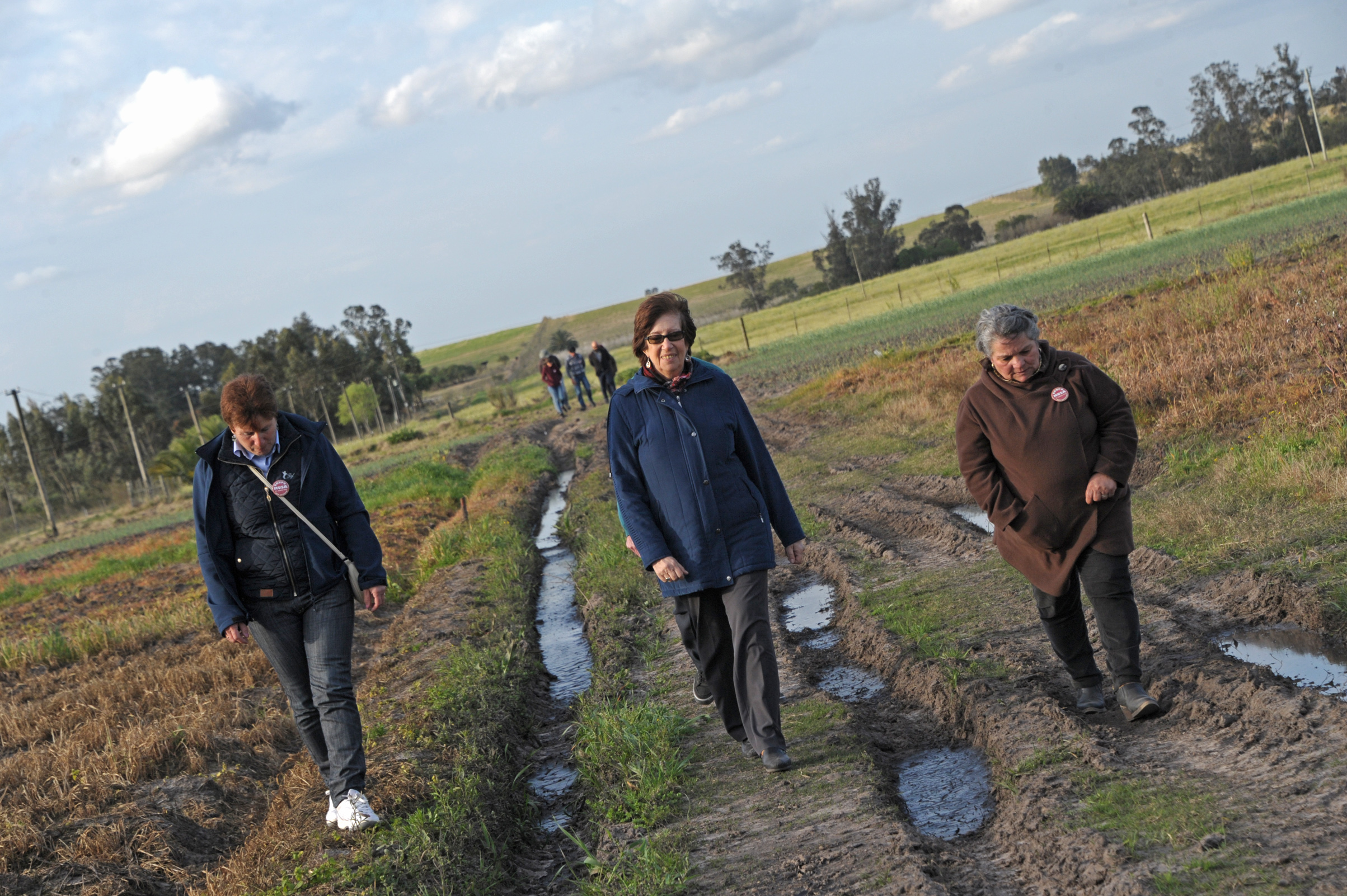 Ministra Marina Arismendi encabezó recorrida por establecimientos de emprendedores rurales de Canelones