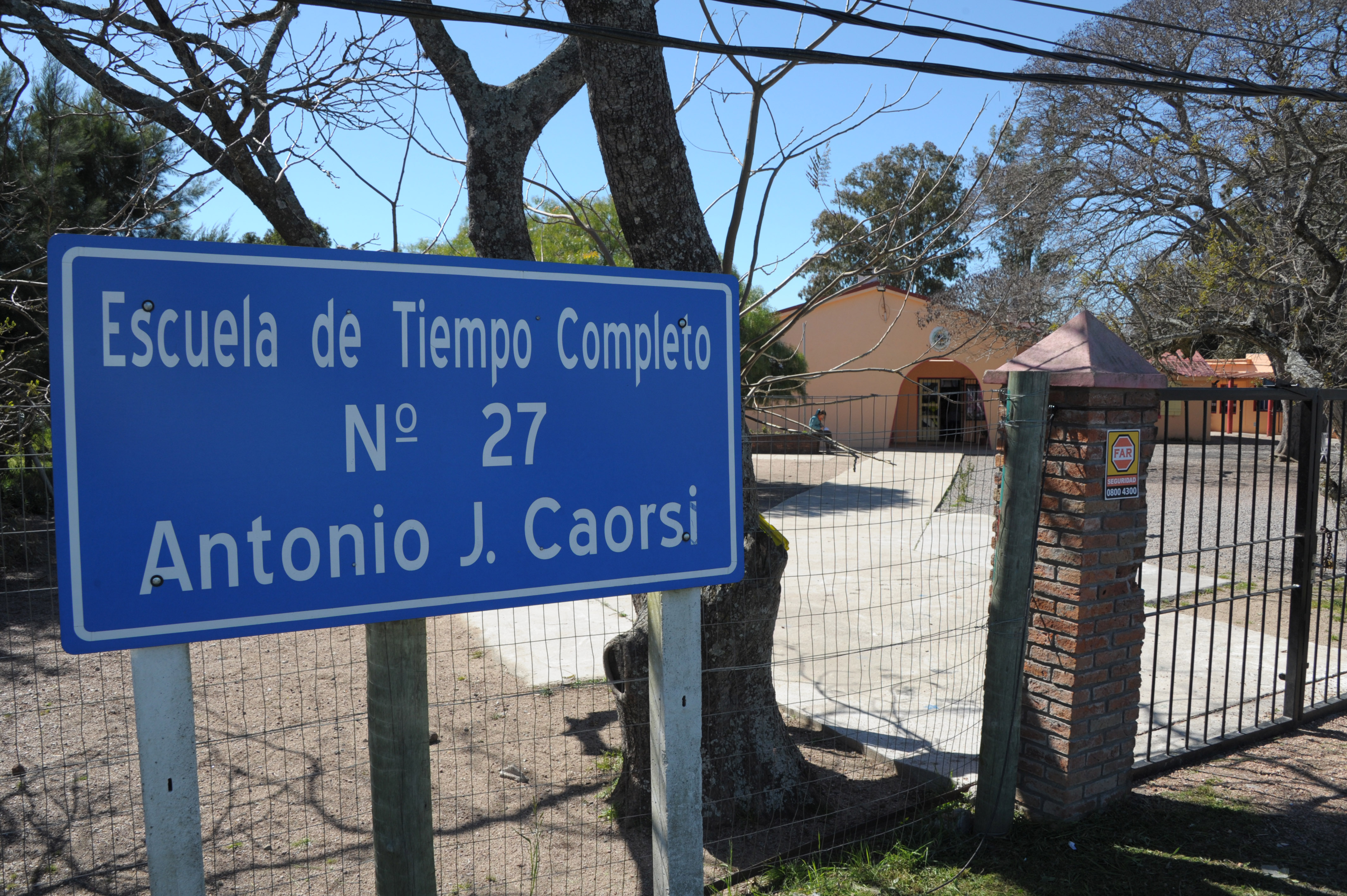 Escuela rural n.º 27 en Flores