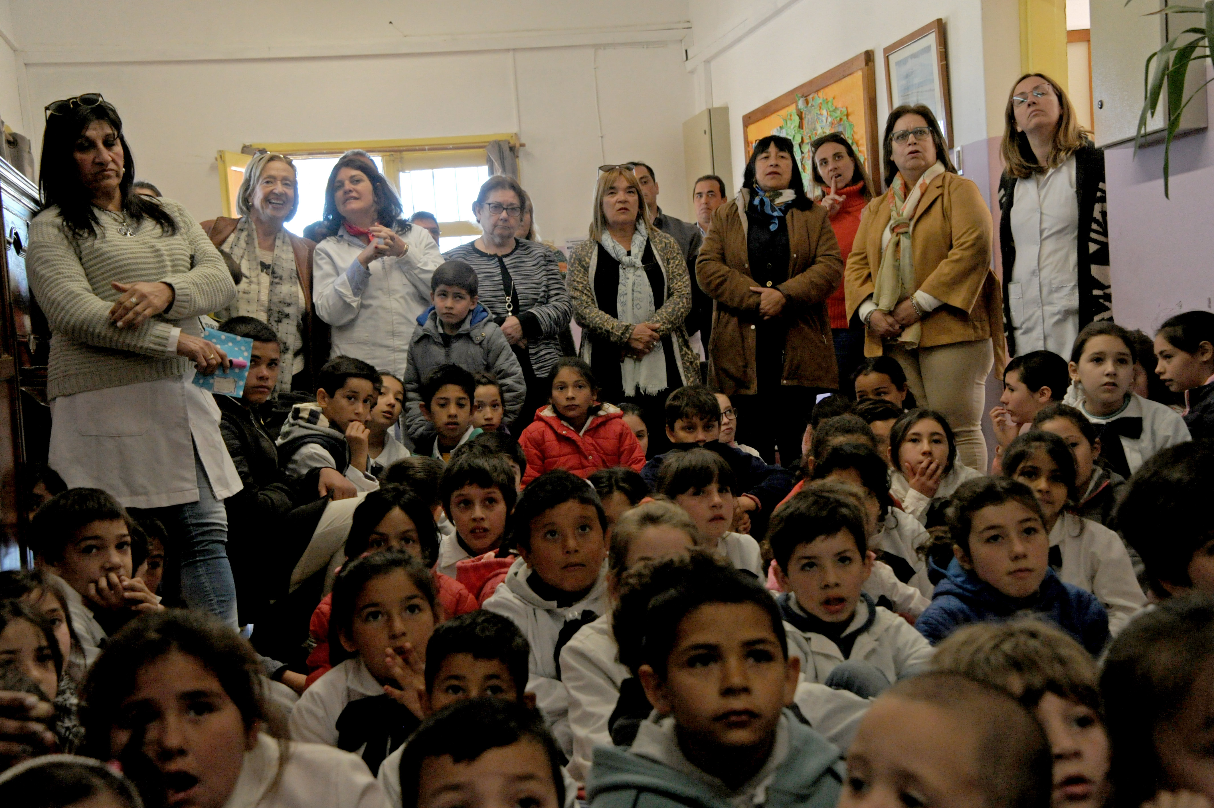 La ministra María Julia Muñoz visitó la escuela rural n.º 27 en Flores