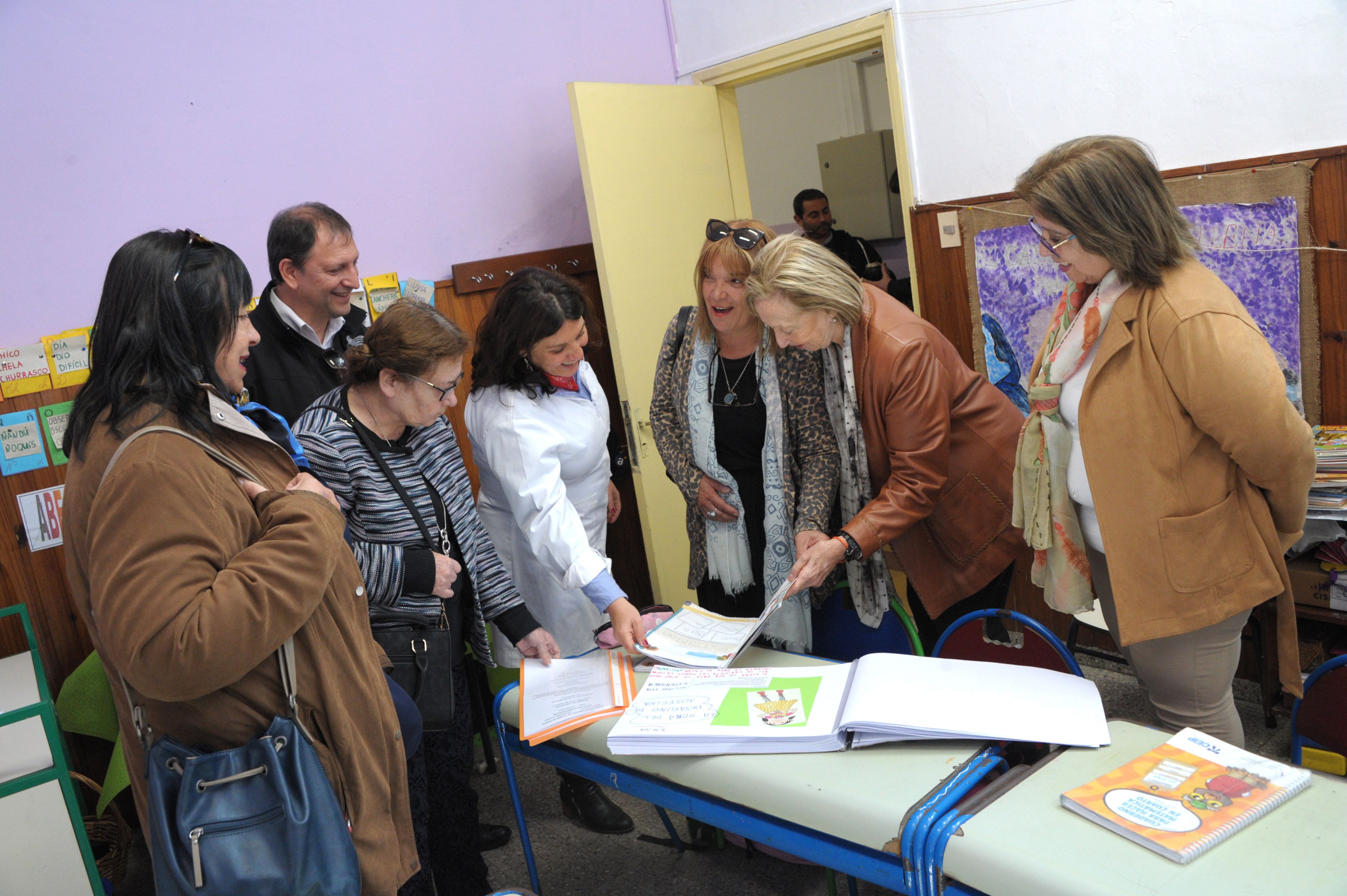 La ministra María Julia Muñoz visitó la escuela rural n.º 27 en Flores