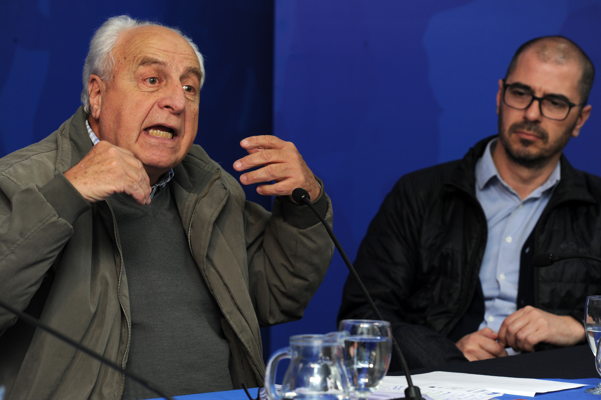 Ministro de Transporte y Obras Públicas, Víctor Rossi, dirigiéndose a los presentes