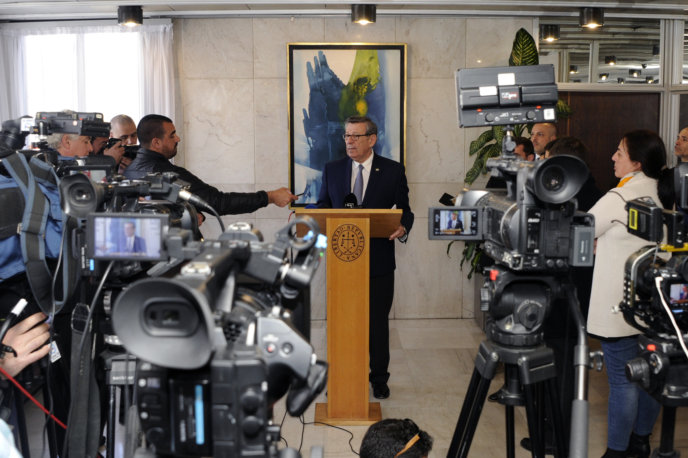 Conferencia de prensa del canciller Rodolfo Nin Novoa