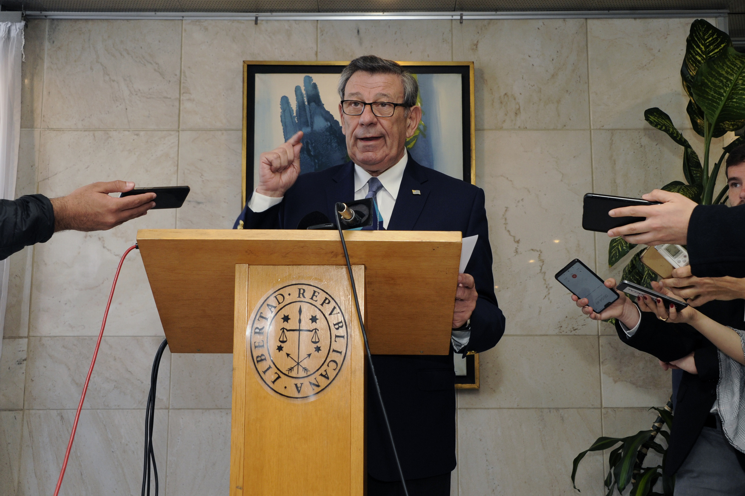 Conferencia de prensa del canciller Rodolfo Nin Novoa