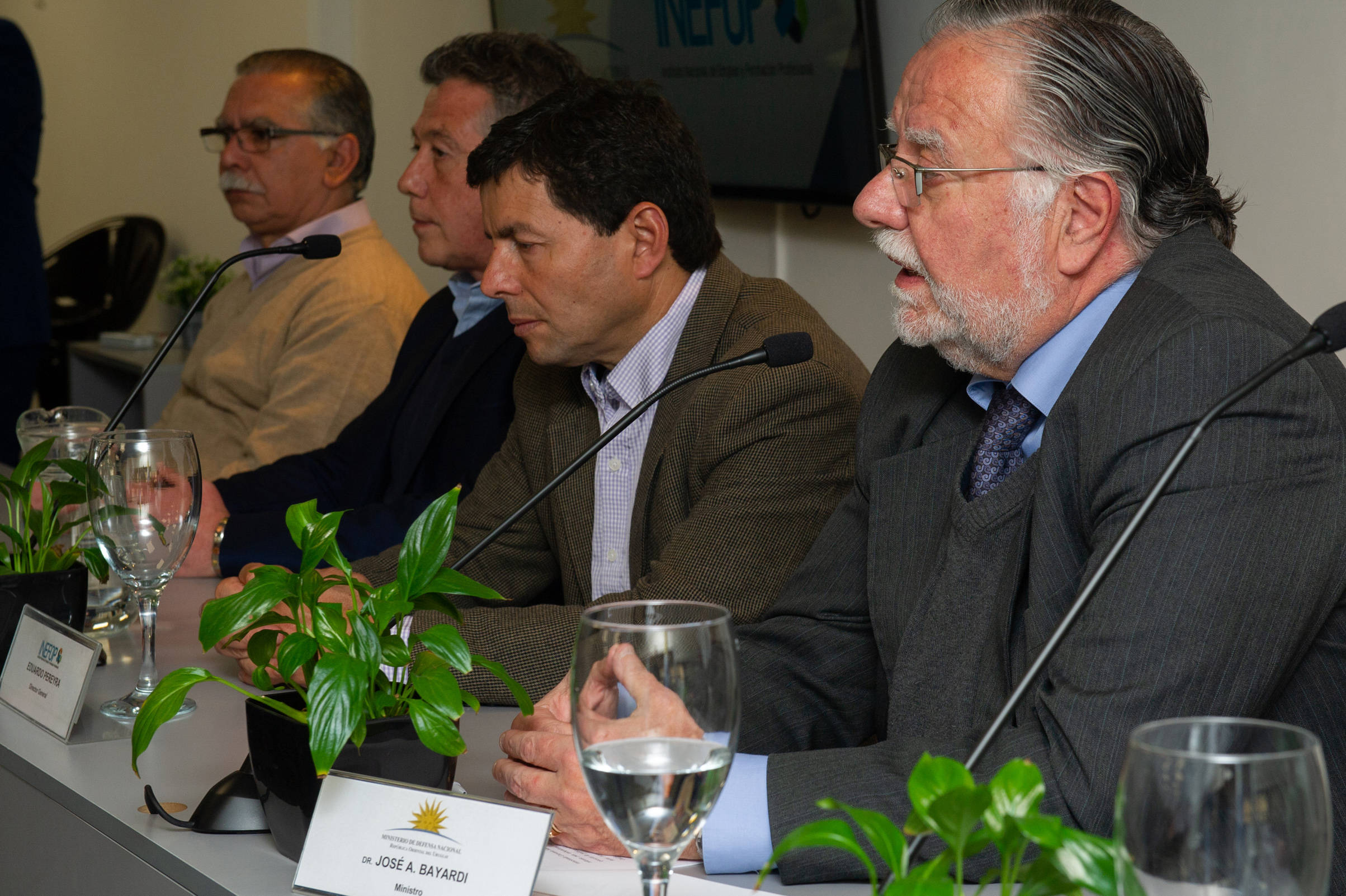 Conferencia y firma de convenio entre Ministerio de Defensa Nacional e Inefop