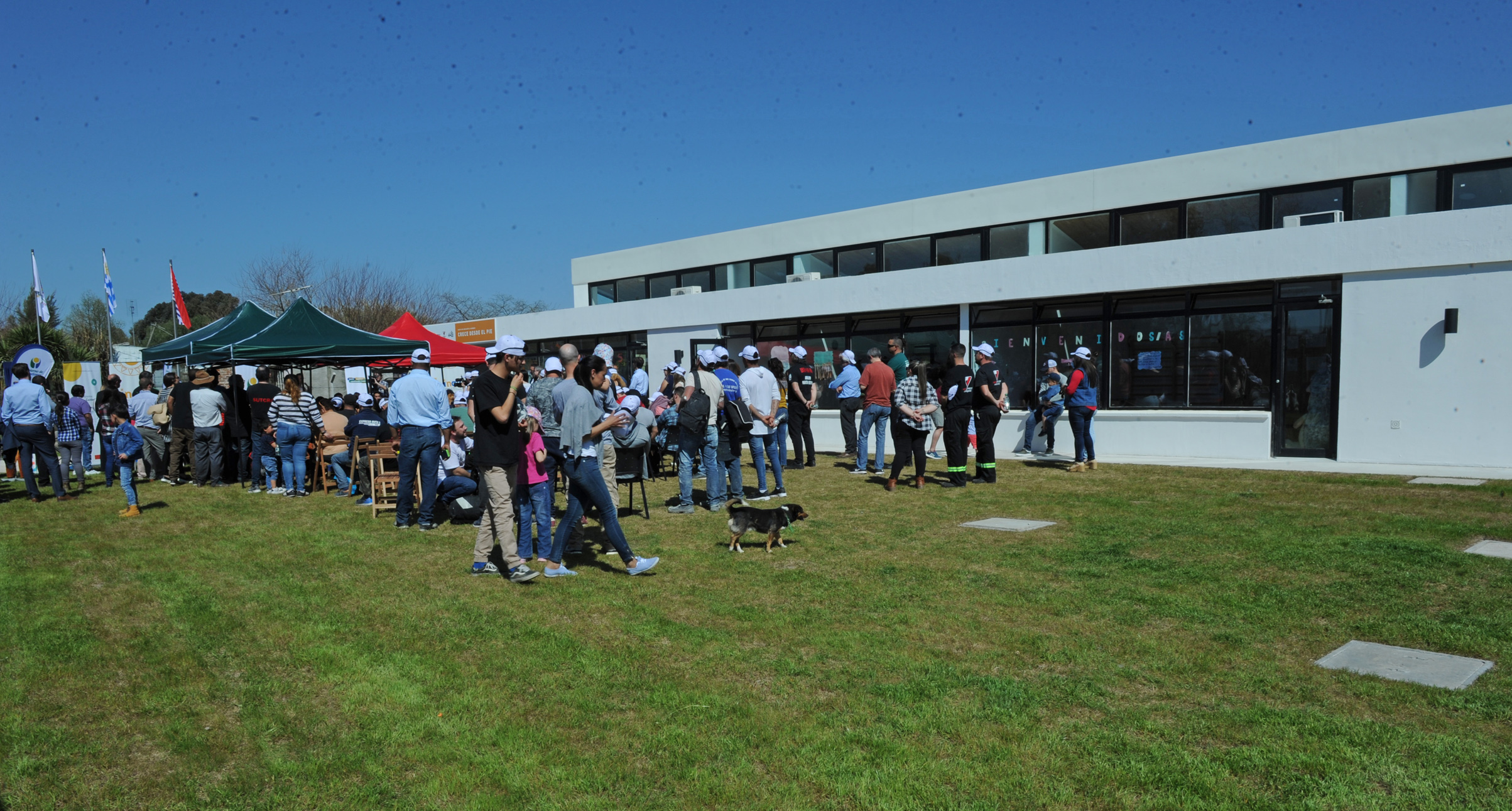 Inauguración de centro Crece desde el Pie, en Barros Blancos, departamento de Canelones