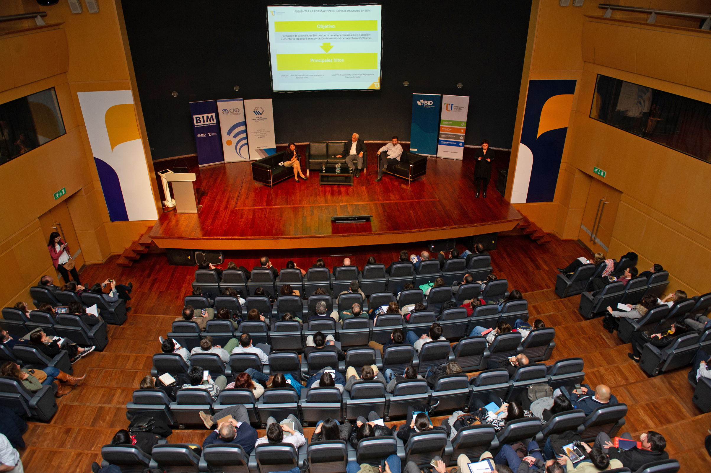 Ministro Víctor Rossi expone en encuentro BIM