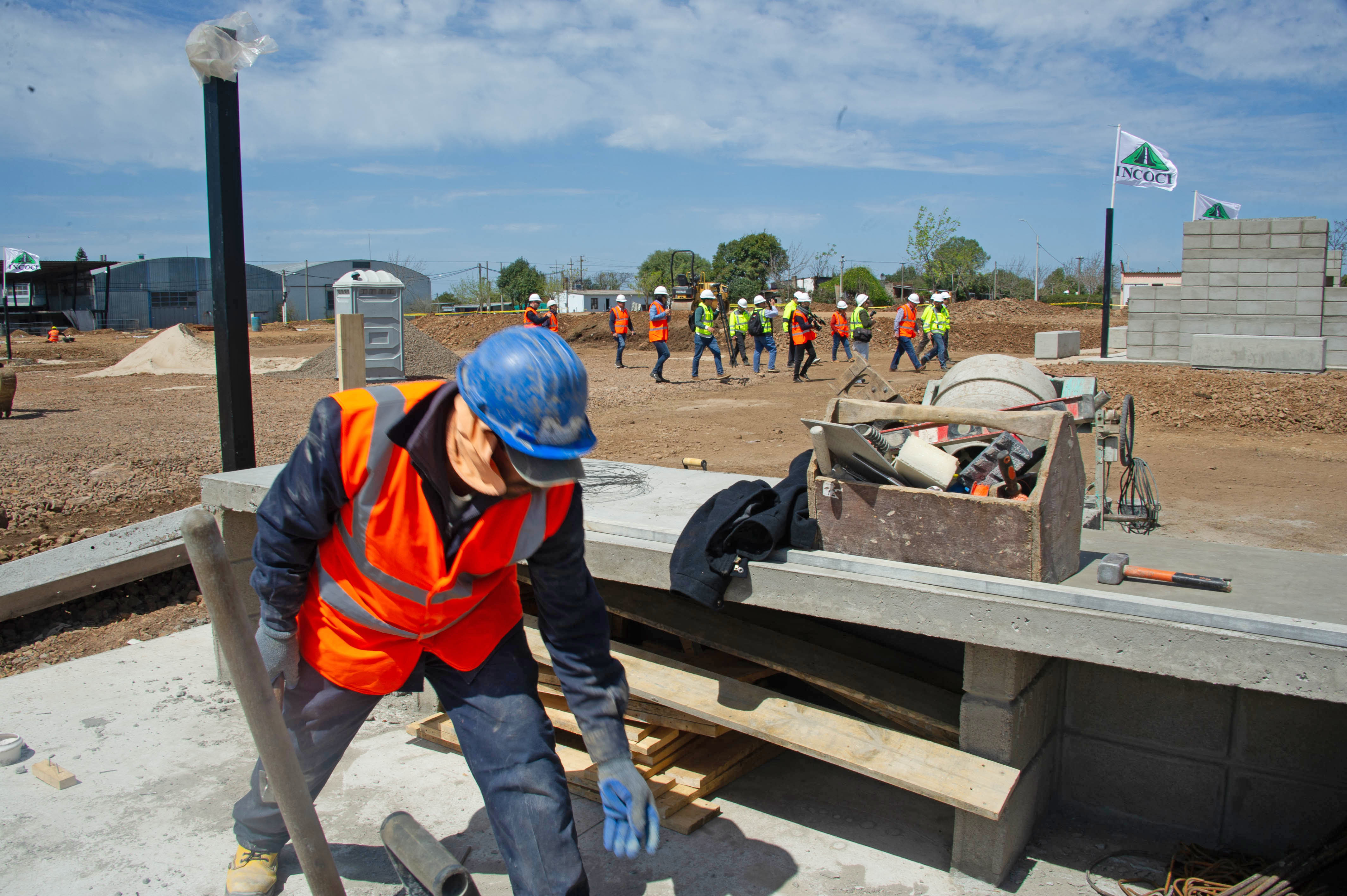 Recorrida del ministro de Trabajo y Seguridad Social, Ernesto Murro en obras de UPM 2