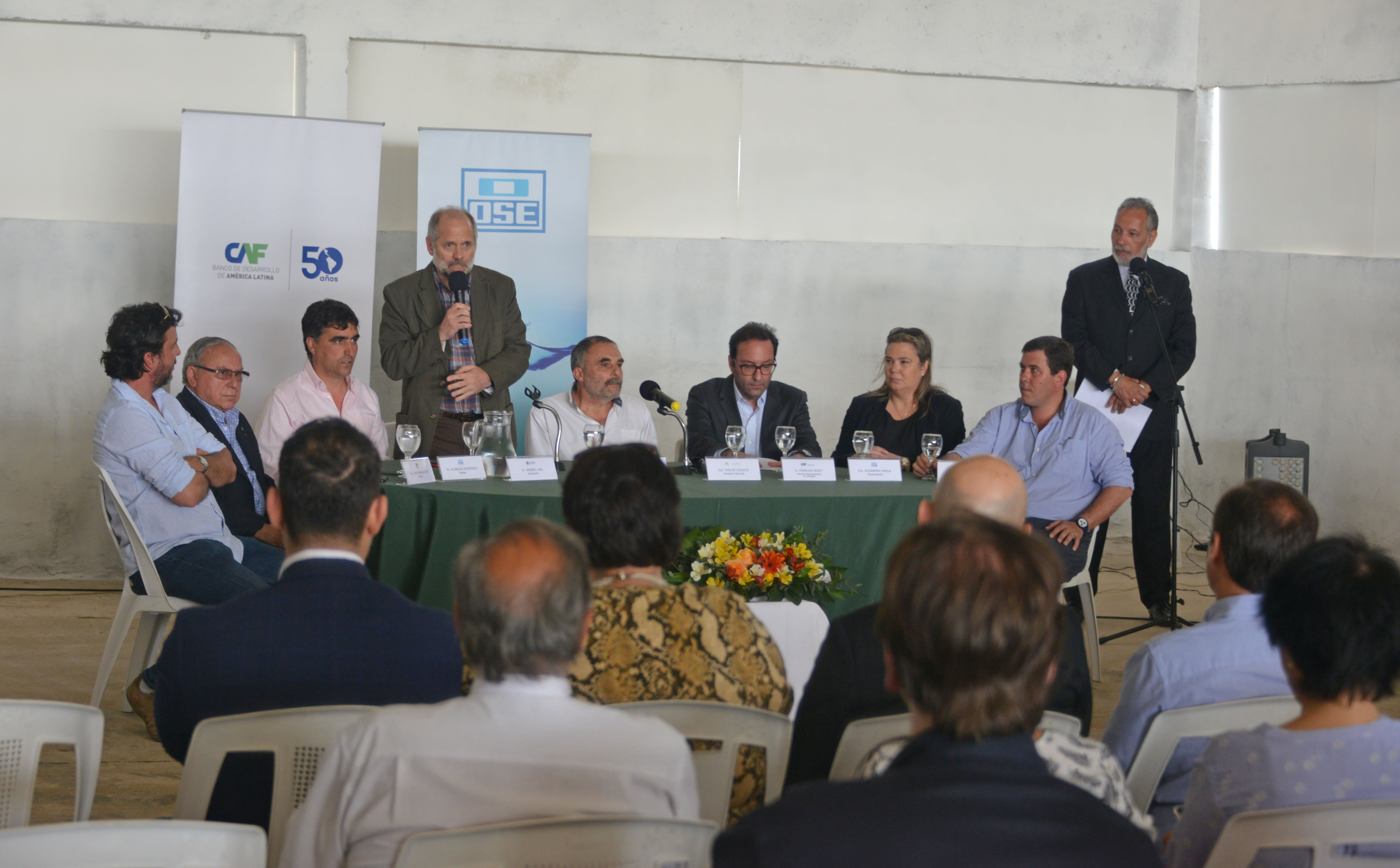 Presidente de OSE, Milton Machado, hace uso de la palabra